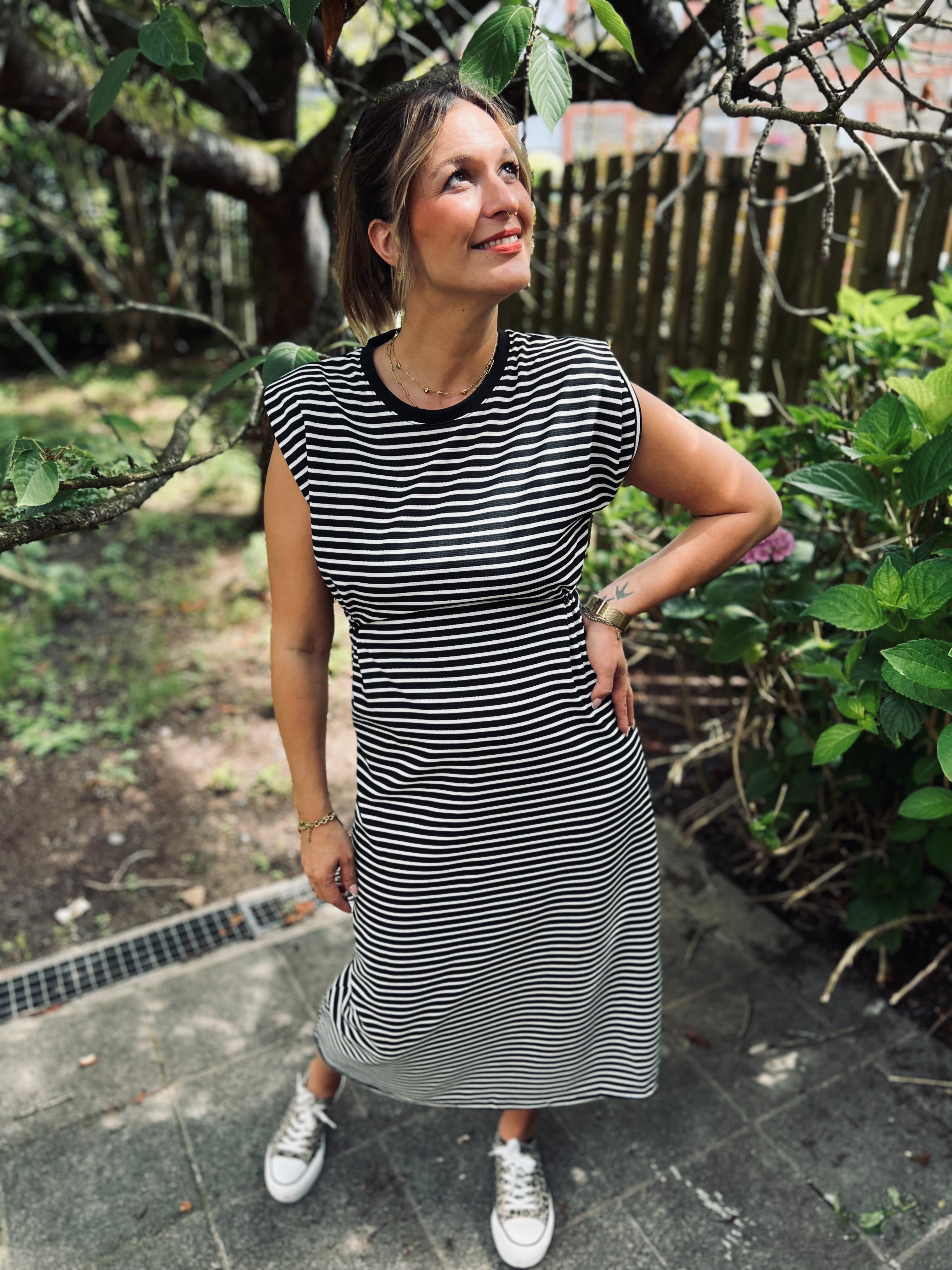 Notre robe CARMEN lignée noire
