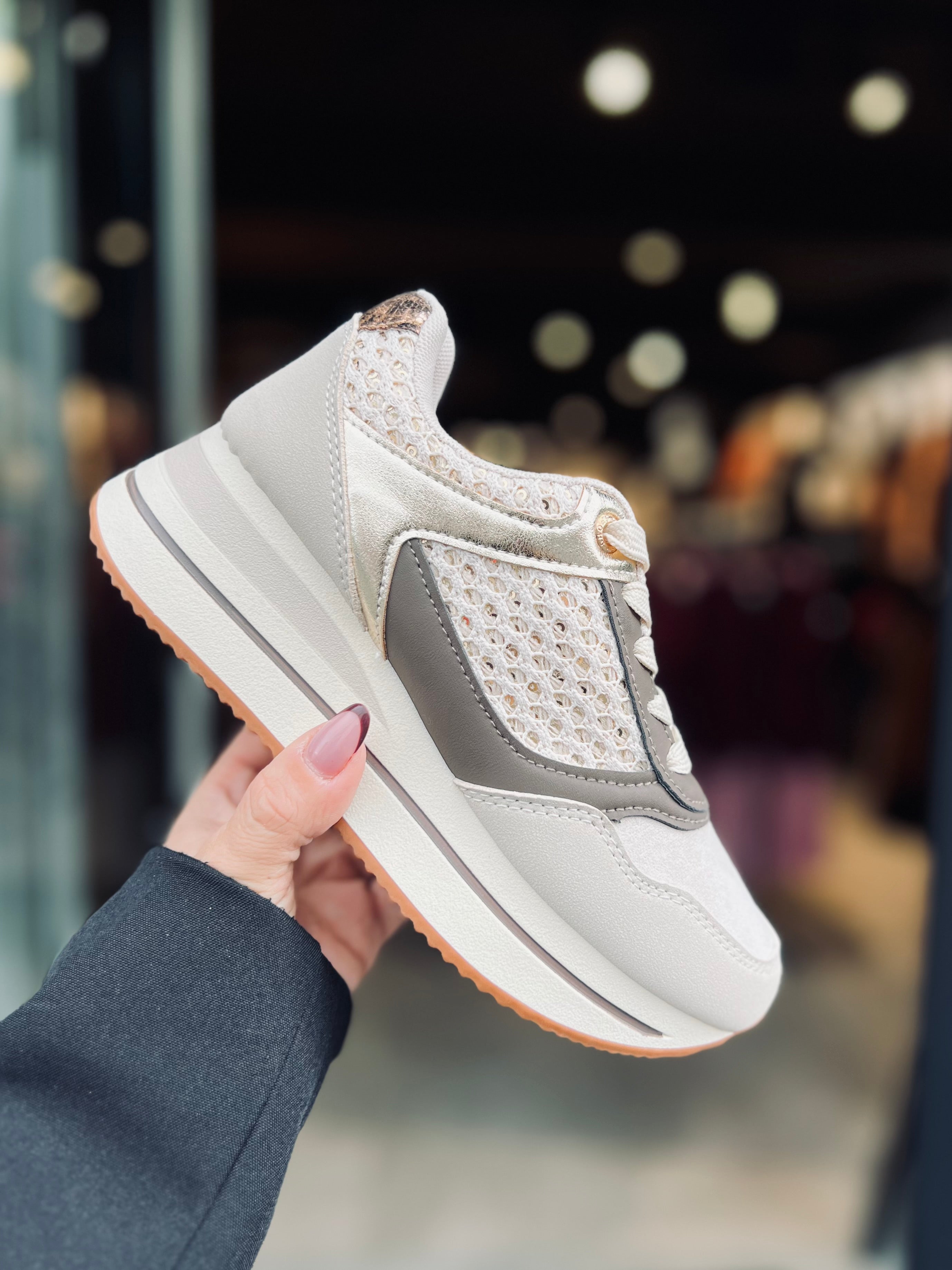 Nos baskets SARA taupe