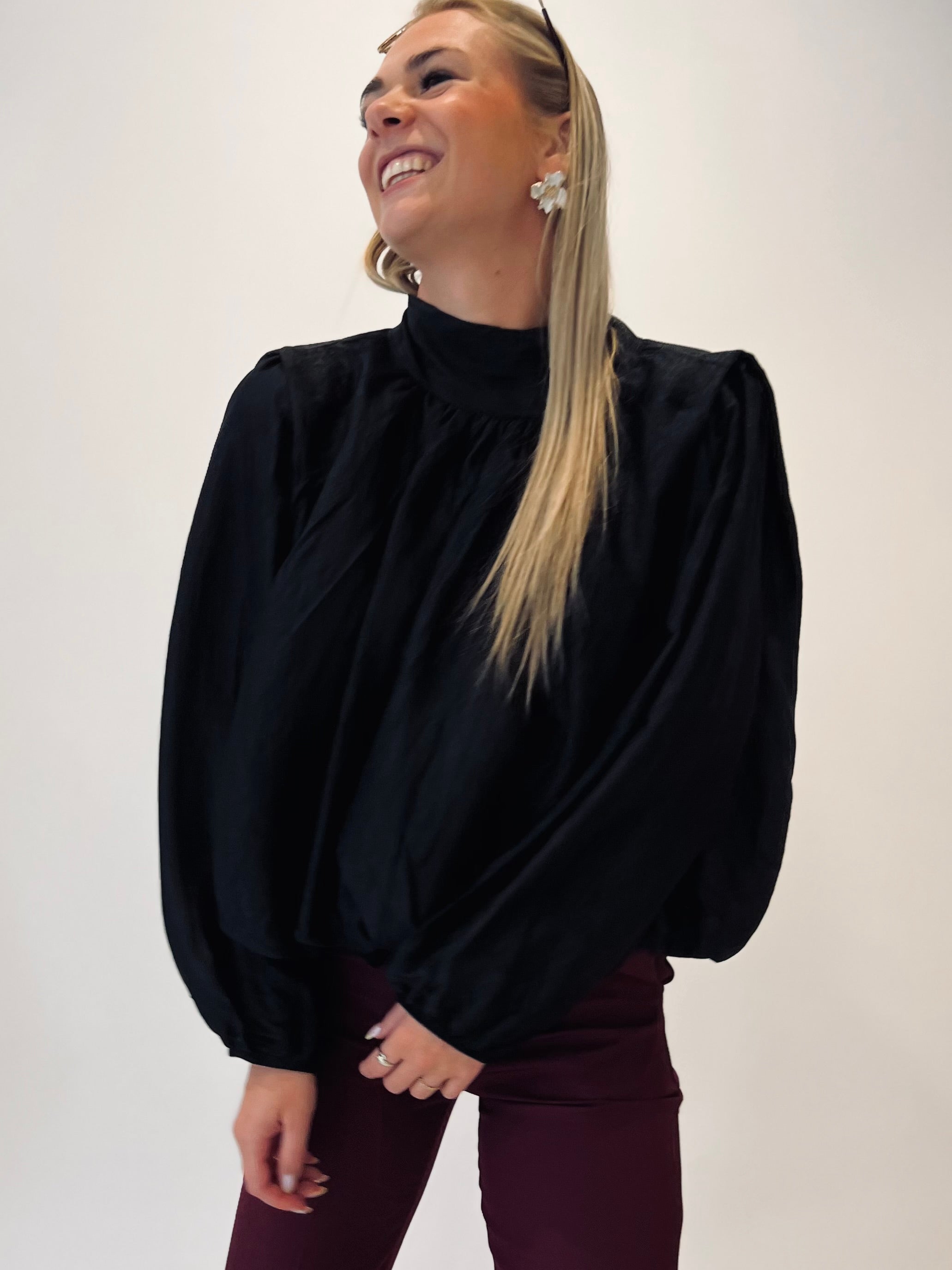 LA BLOUSE ADÈLE