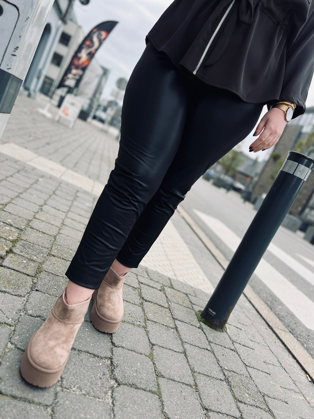 Notre pantalon simili DRAKE