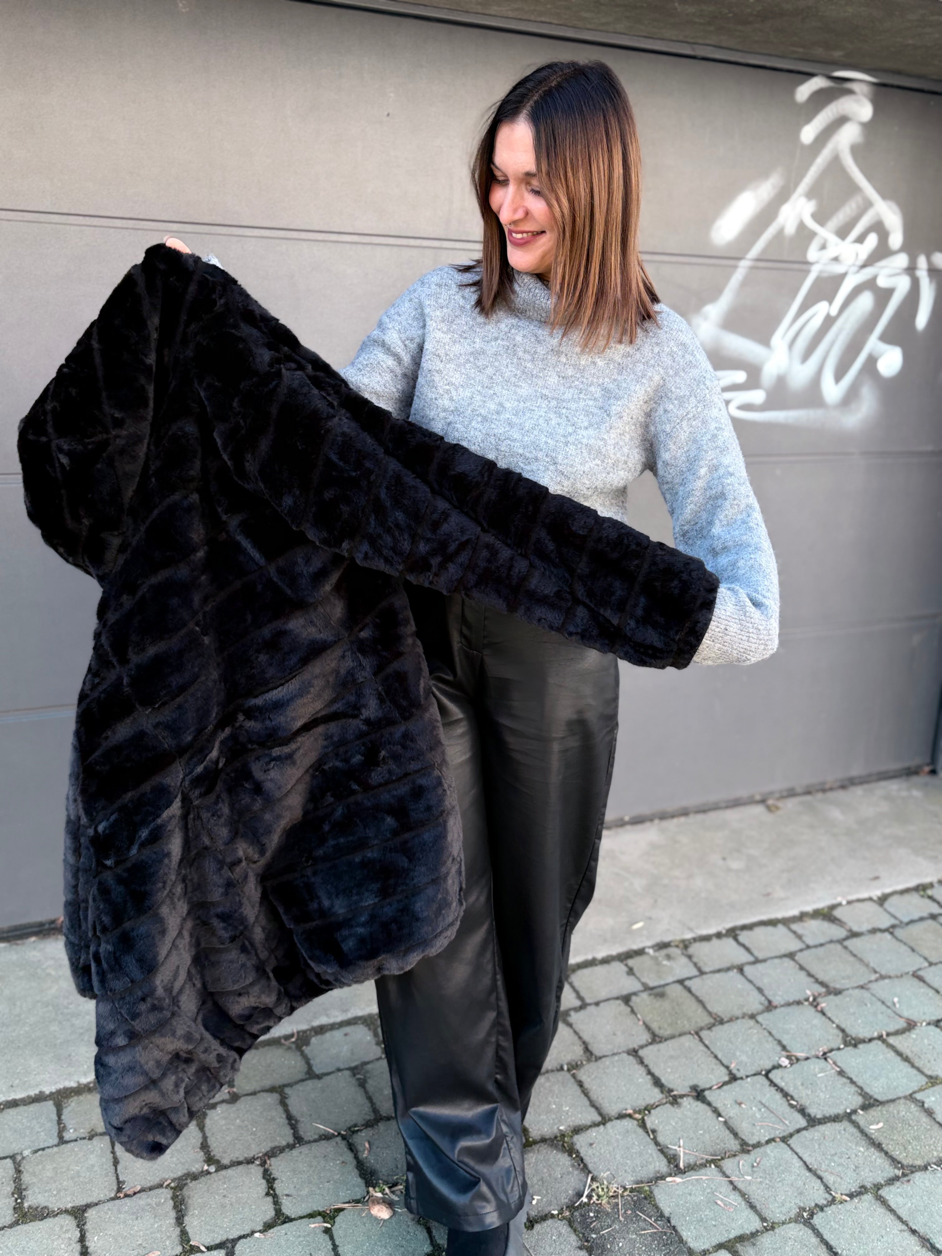 Notre manteau long KARLA noir