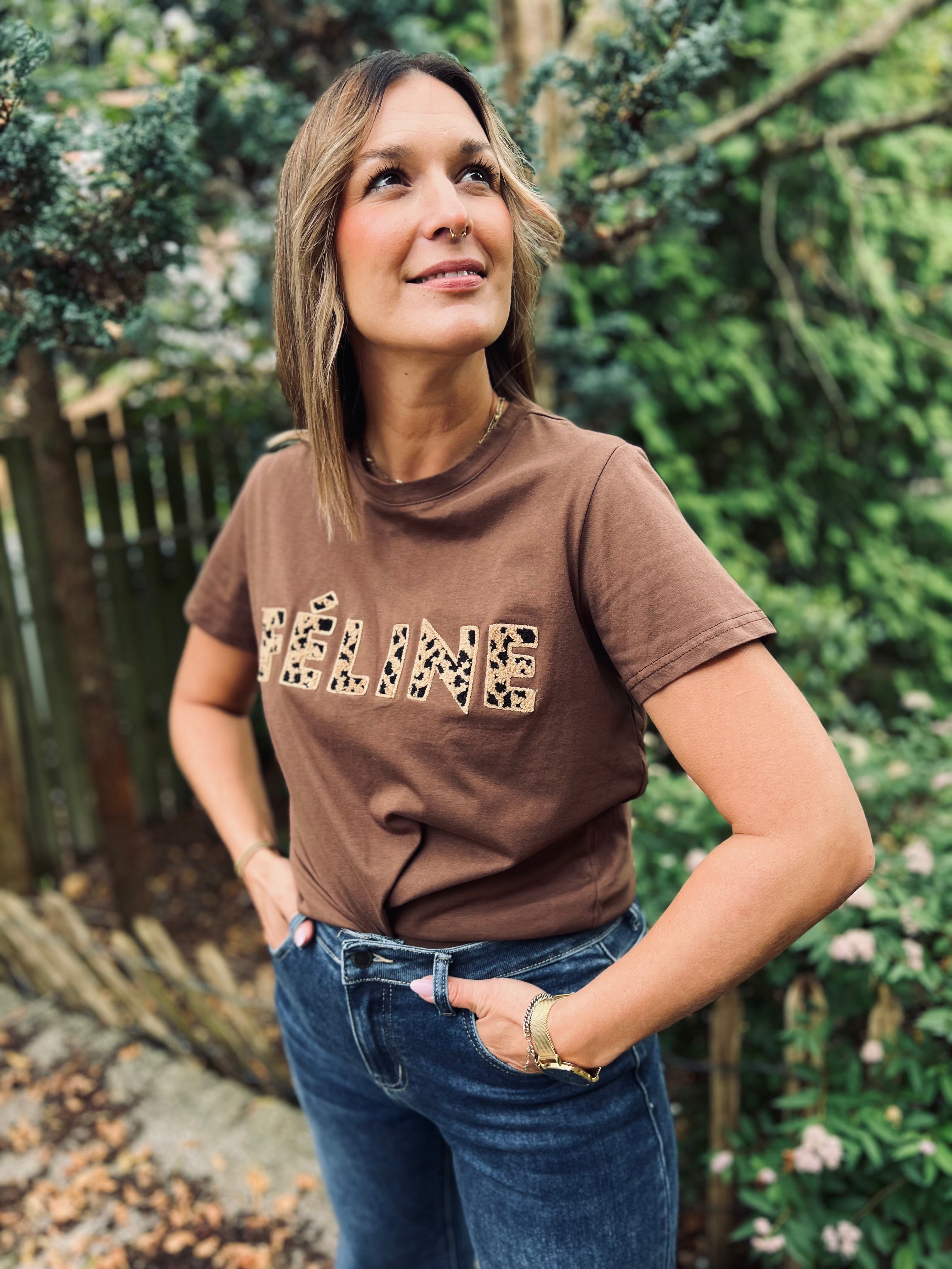 Notre t-shirt « FÉLINE » marron