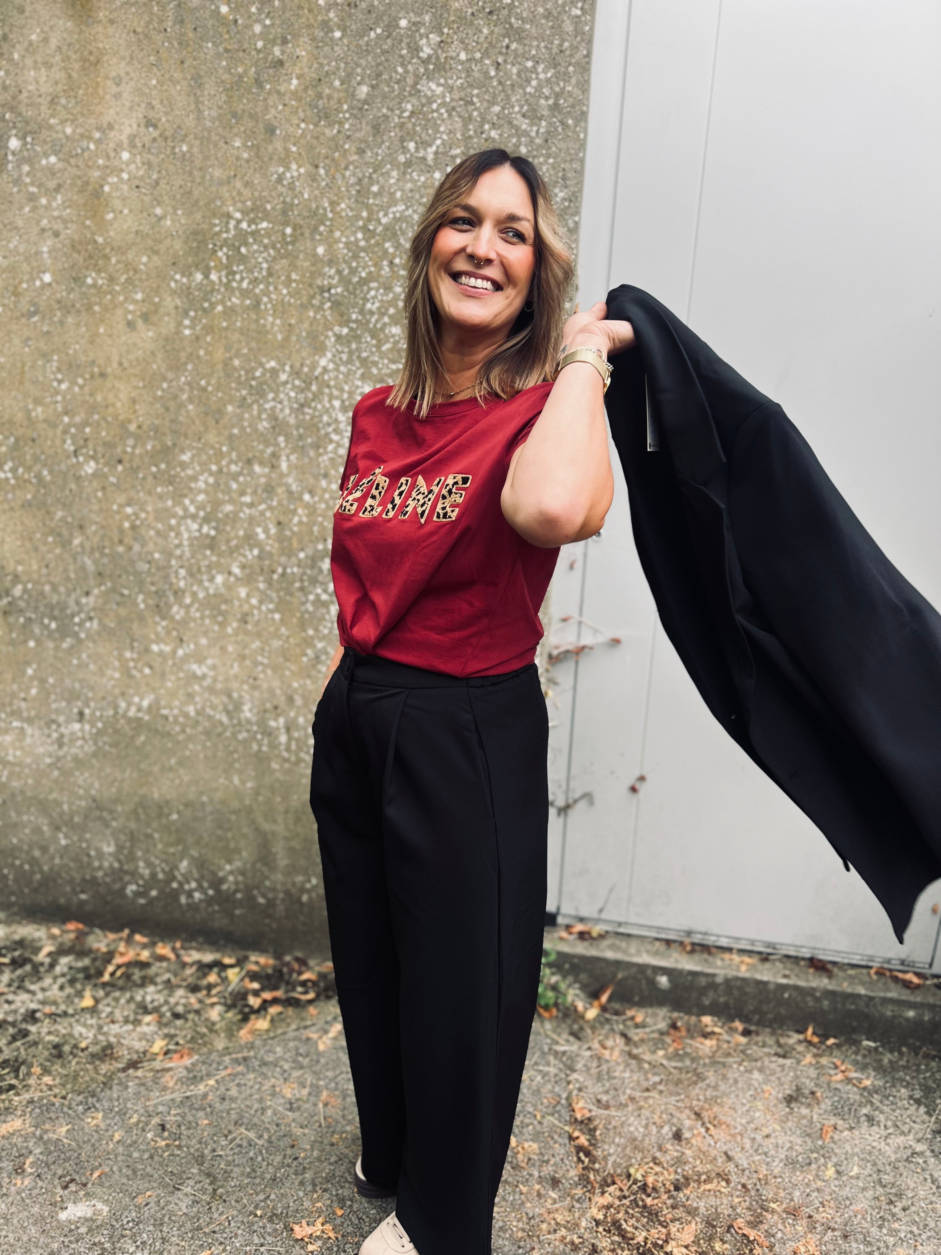 Notre t-shirt « FÉLINE » bordeaux