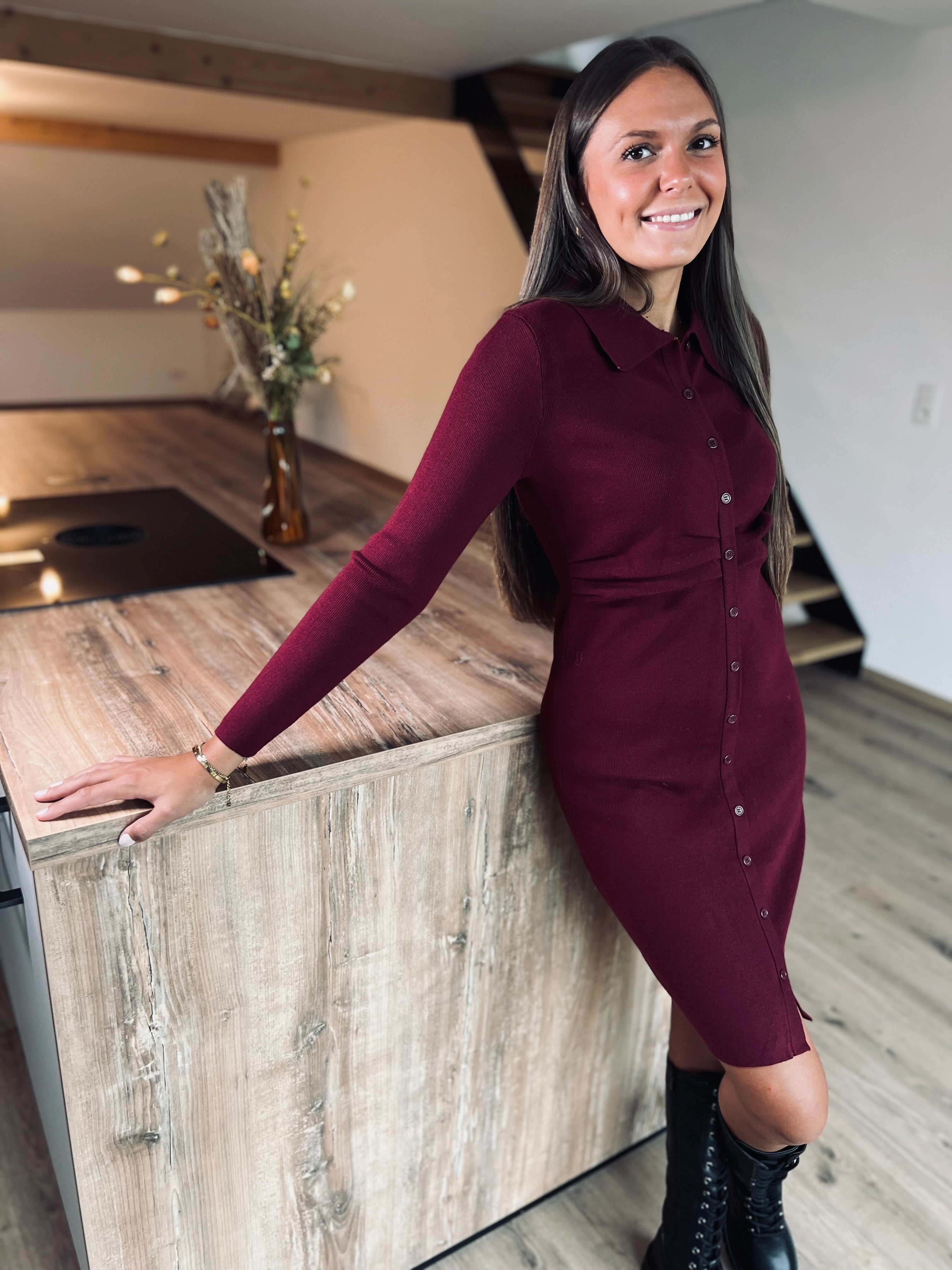 Notre robe MELLIENA bordeaux