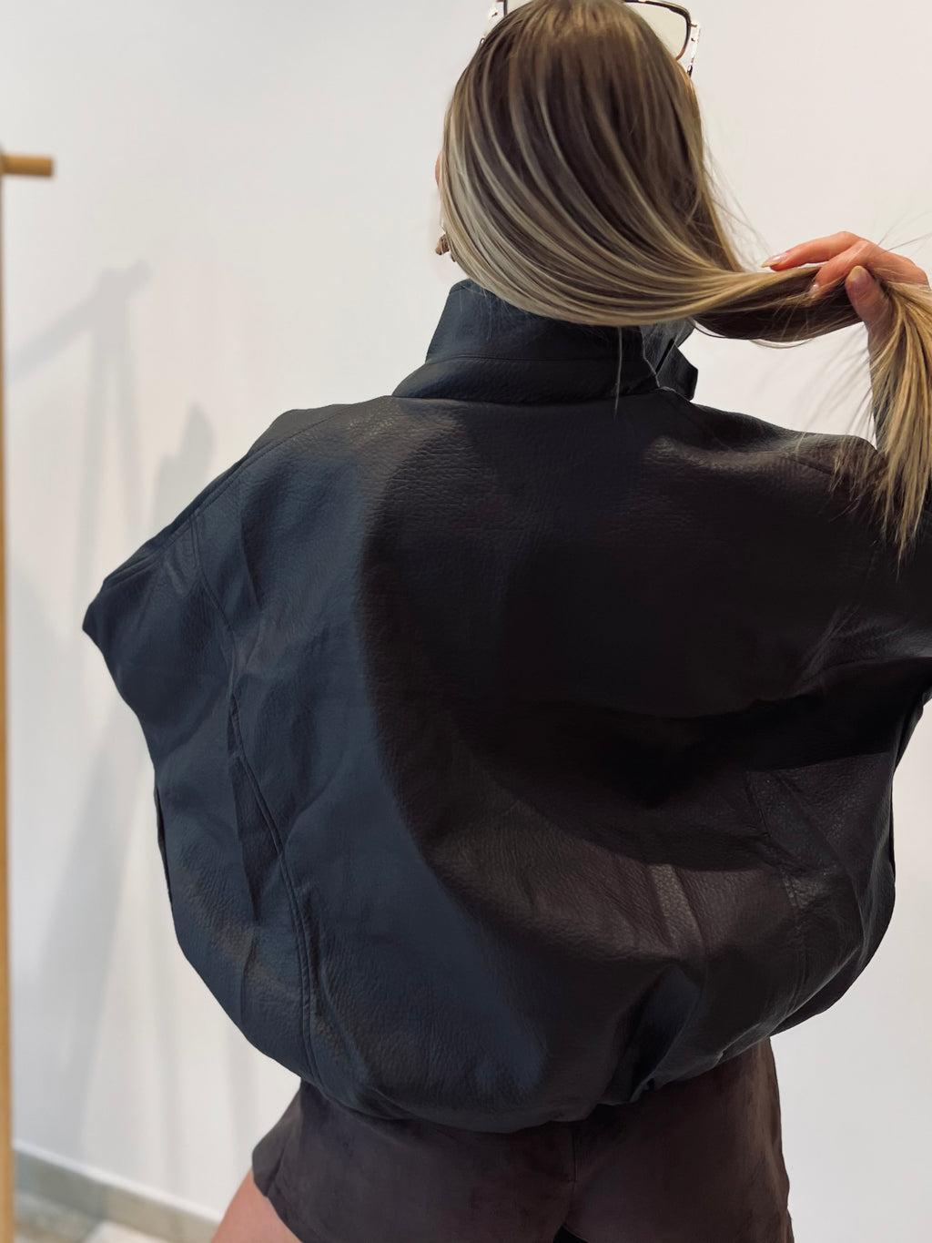 LA VESTE INÈS