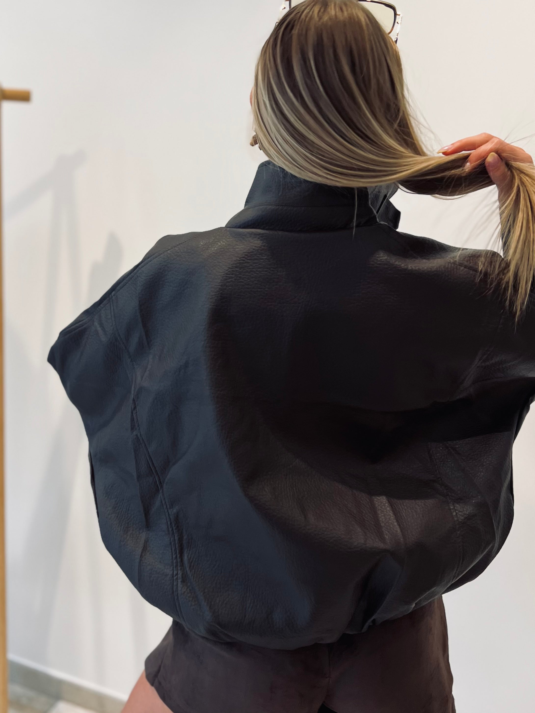 LA VESTE INÈS