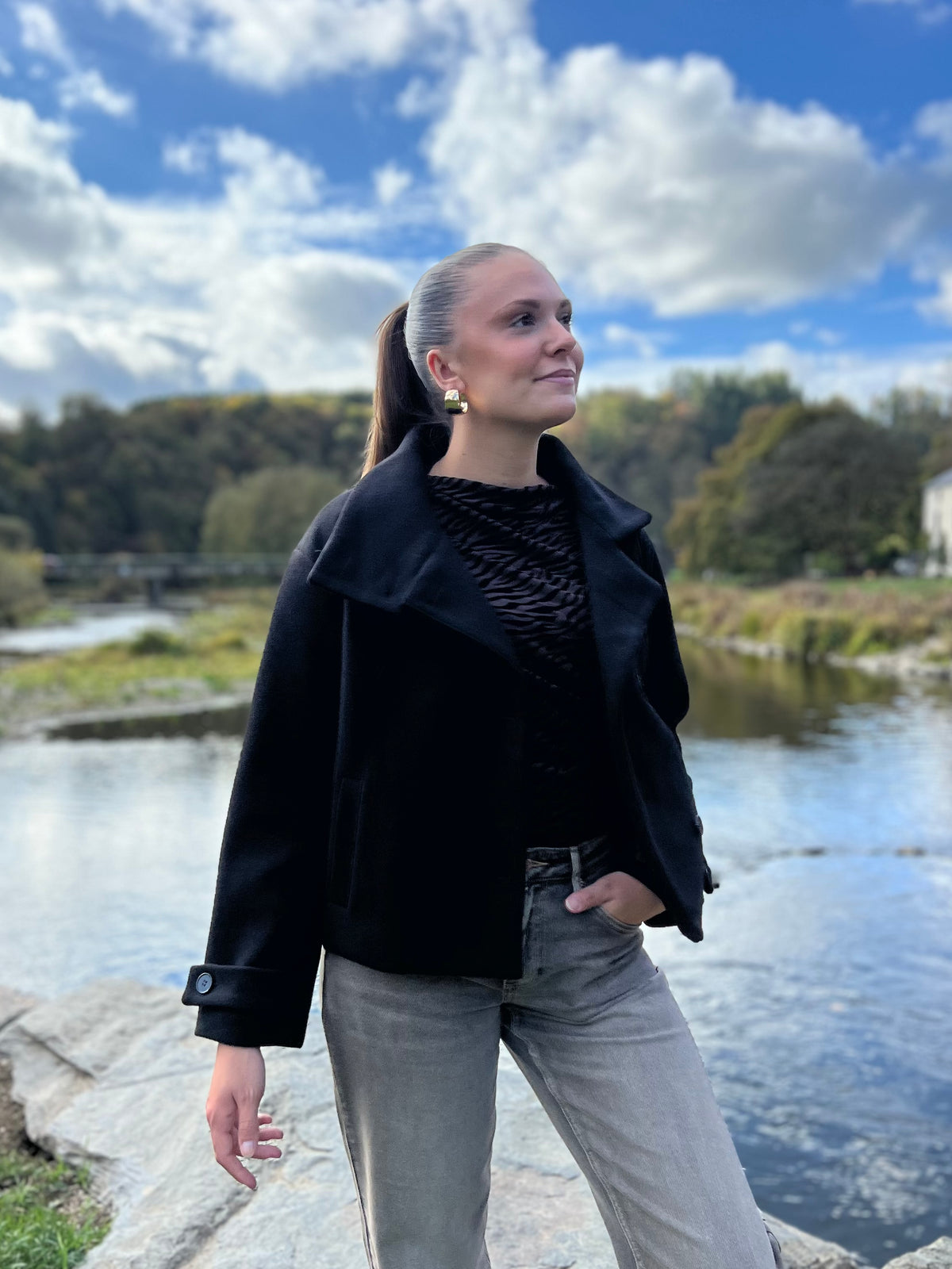 LE MANTEAU ALMA