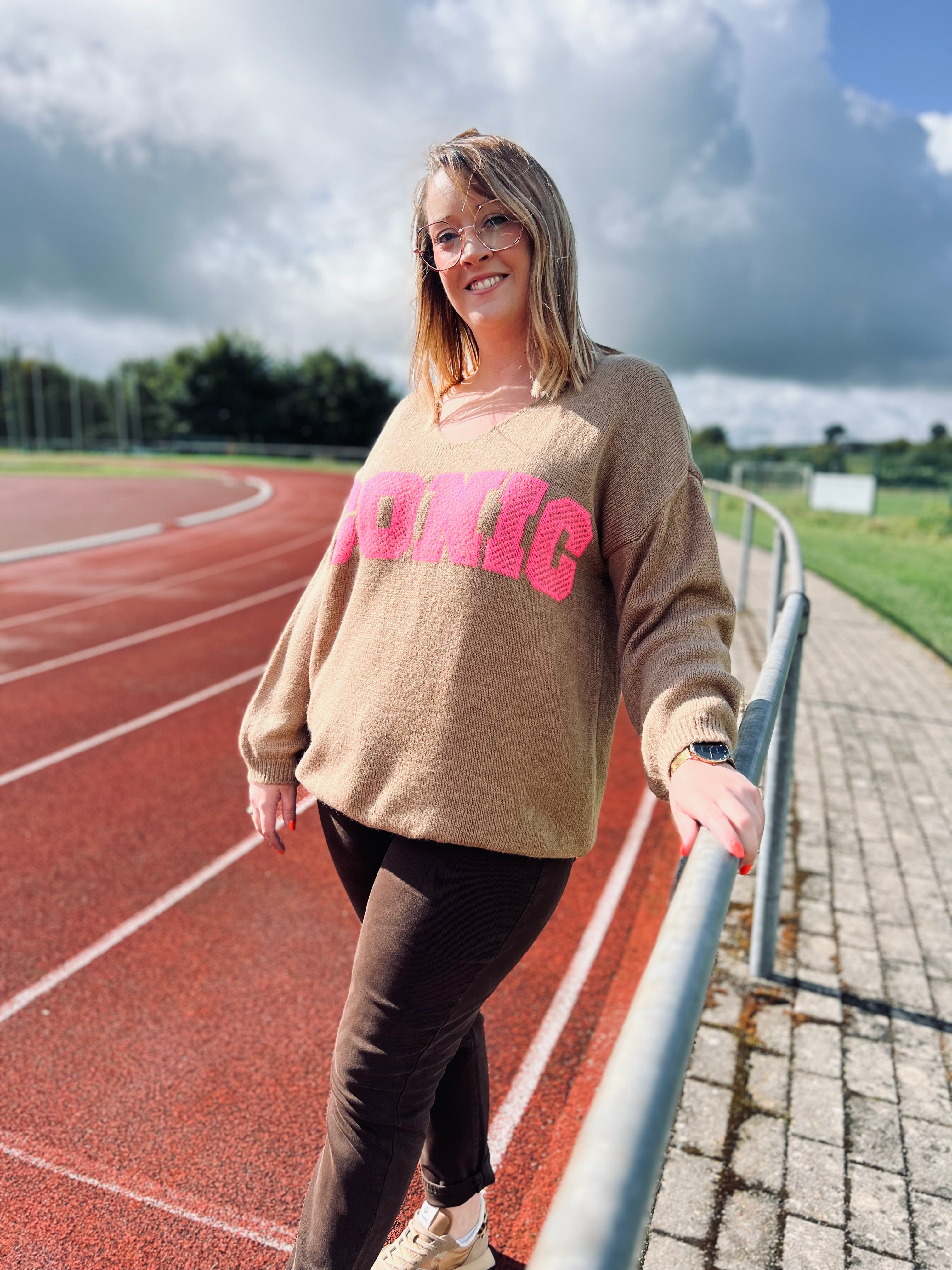 Notre pull « ICONIC » beige