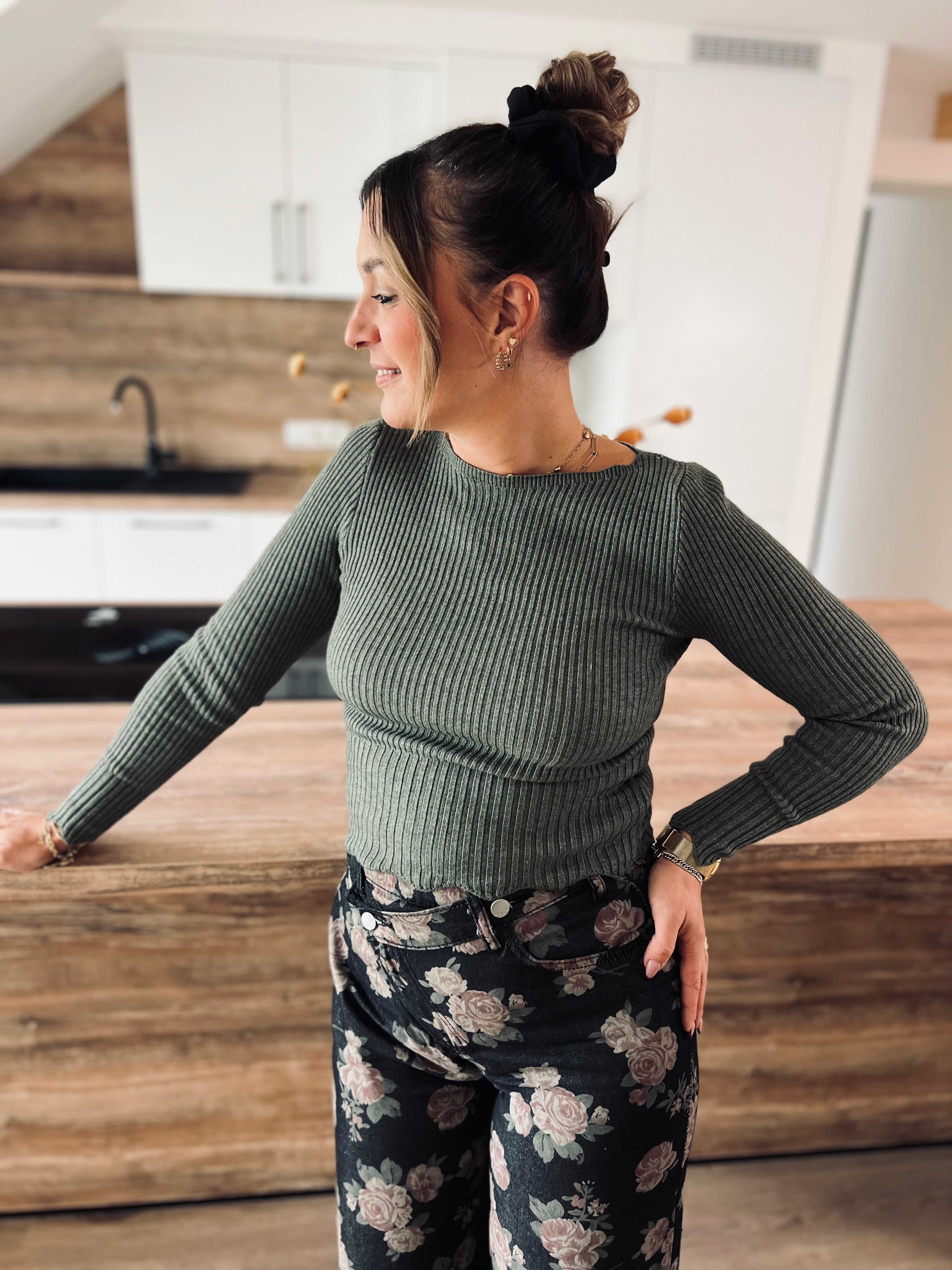 Notre pull léger HÉRA kaki