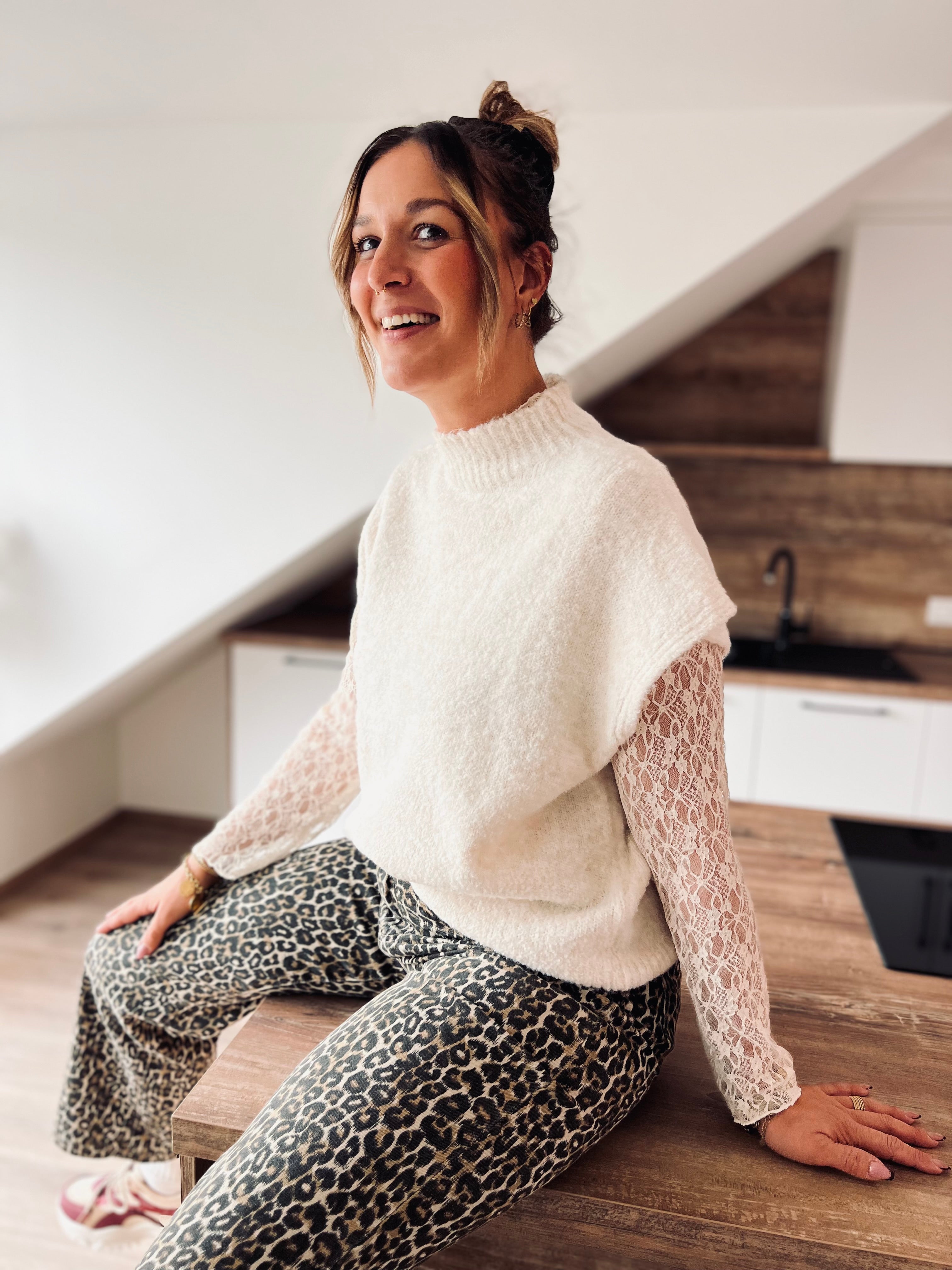 Notre pull dentelle DURGA écru