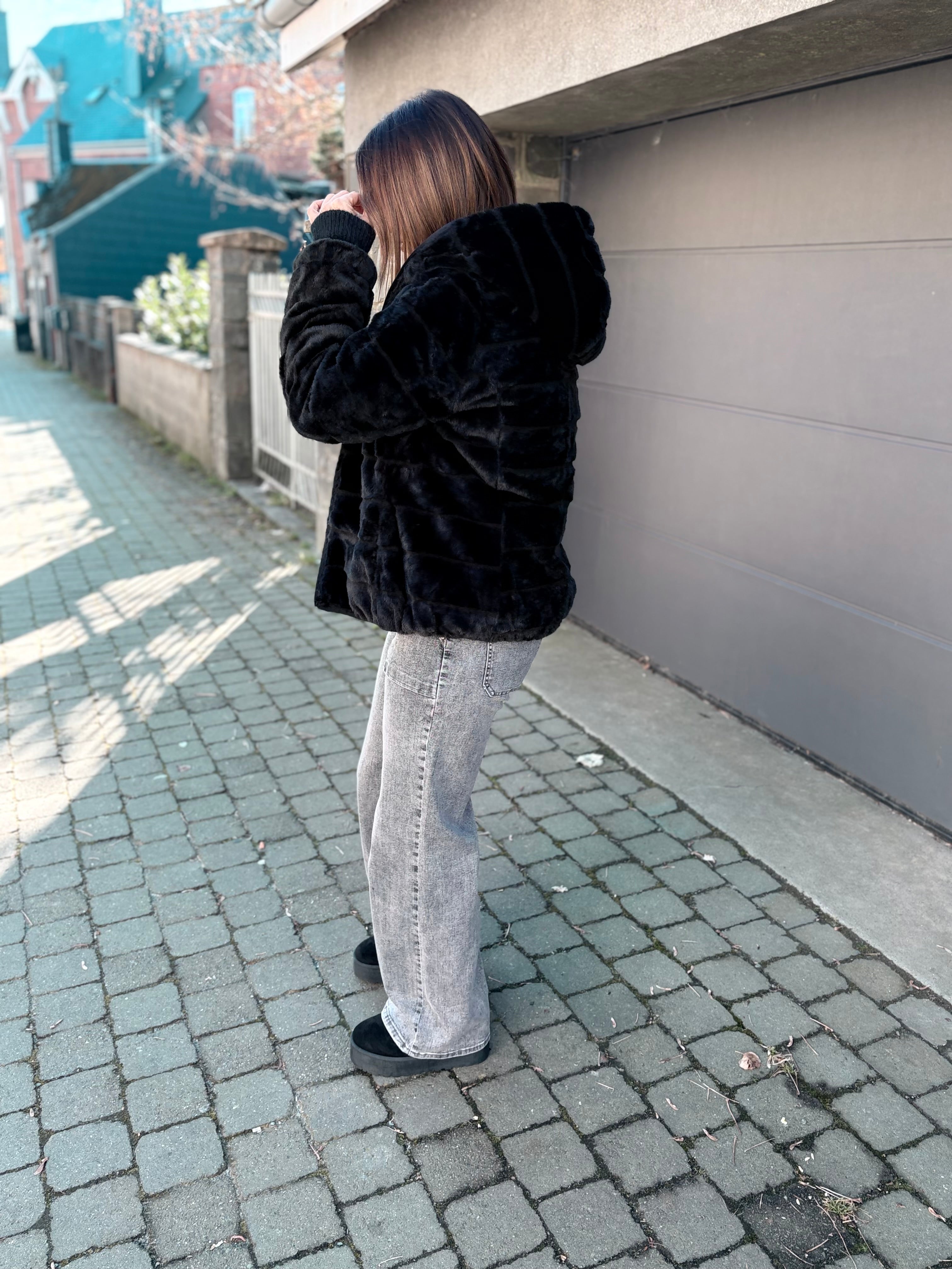 Notre manteau court KARLA noir