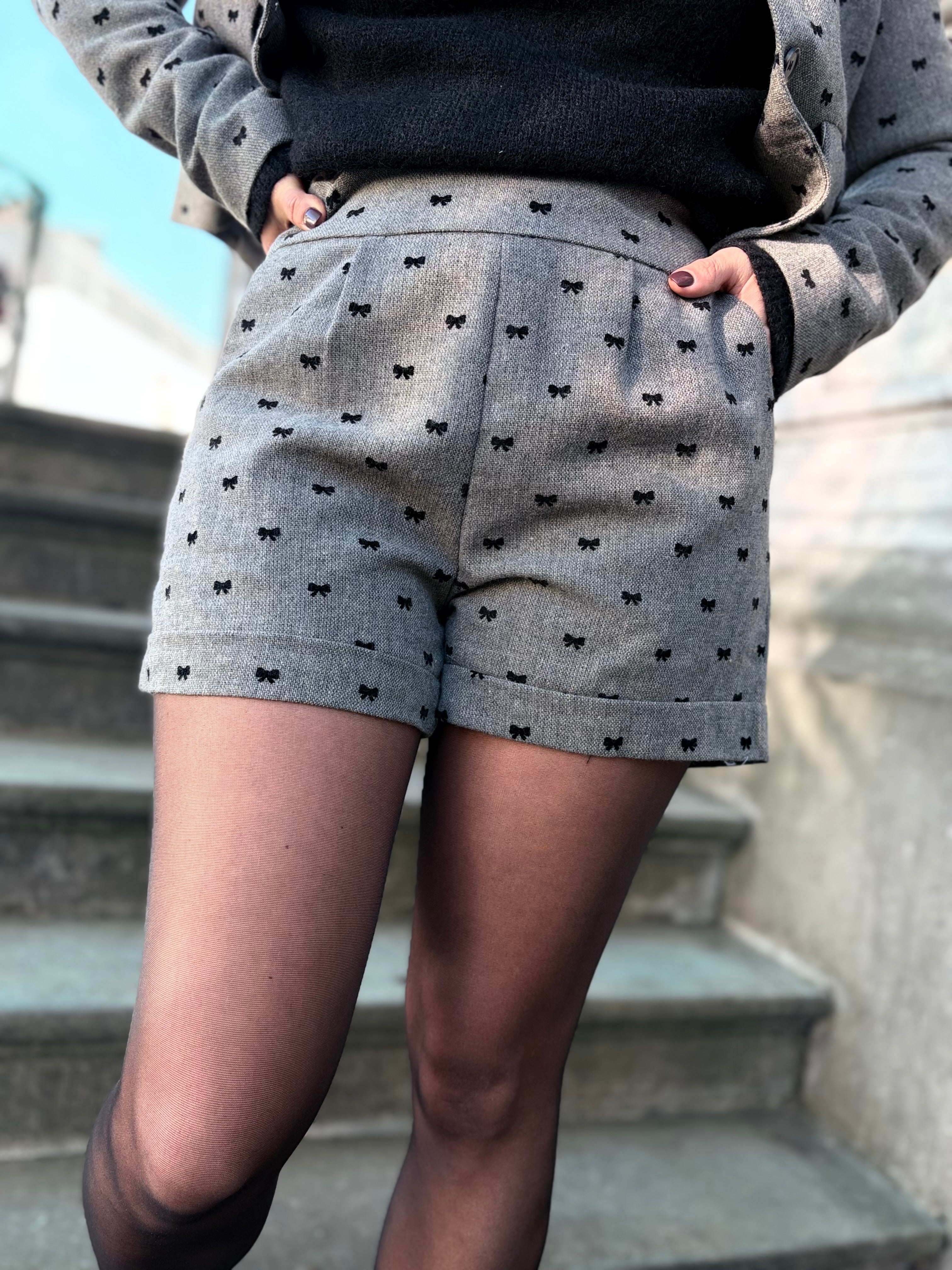 Notre short KIYA gris clair