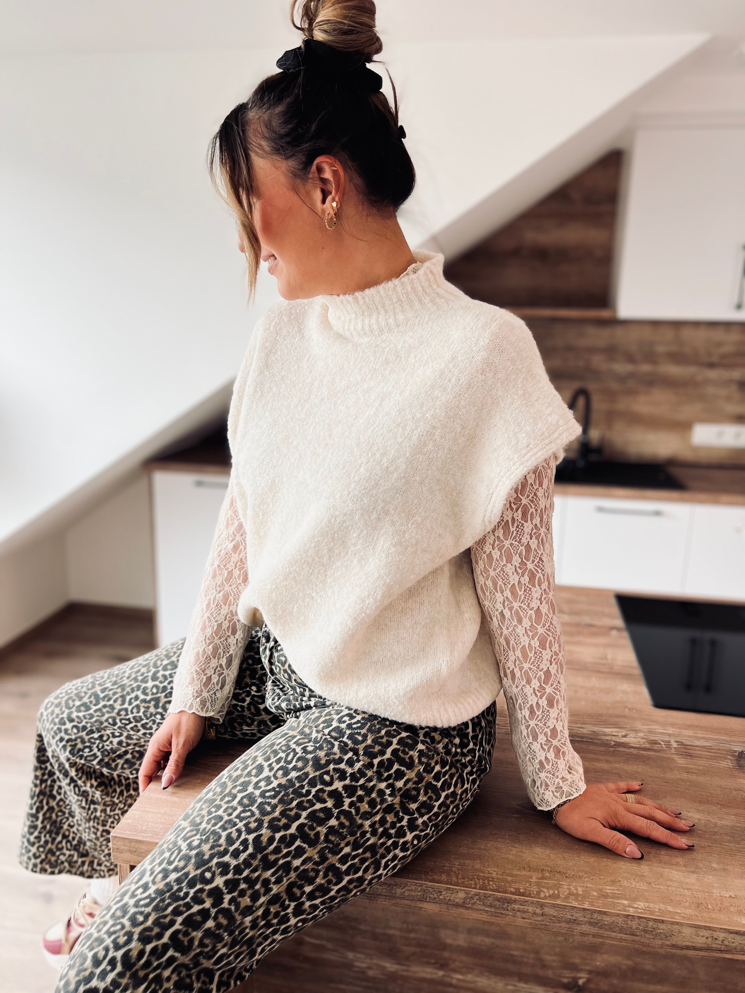 Notre pull dentelle DURGA écru