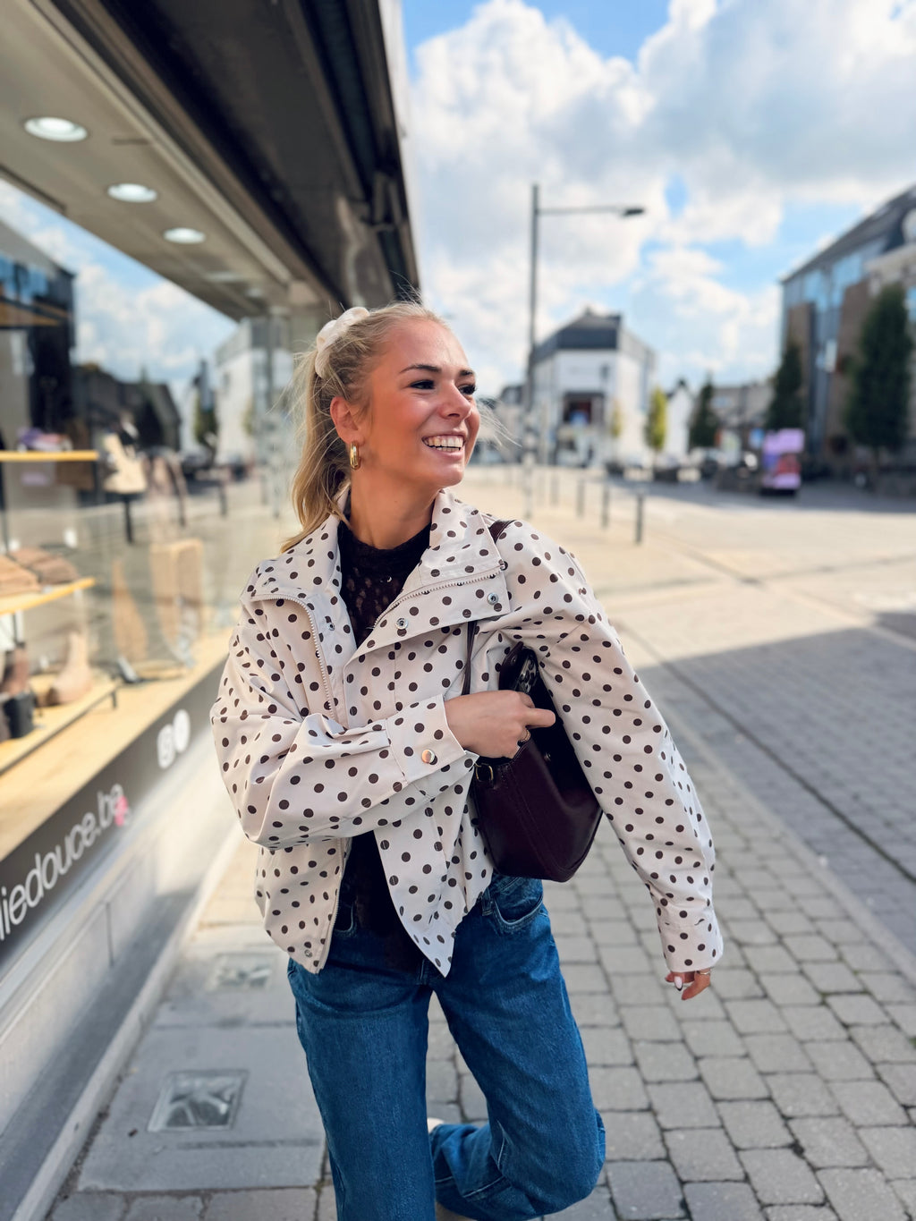LA VESTE À POIS