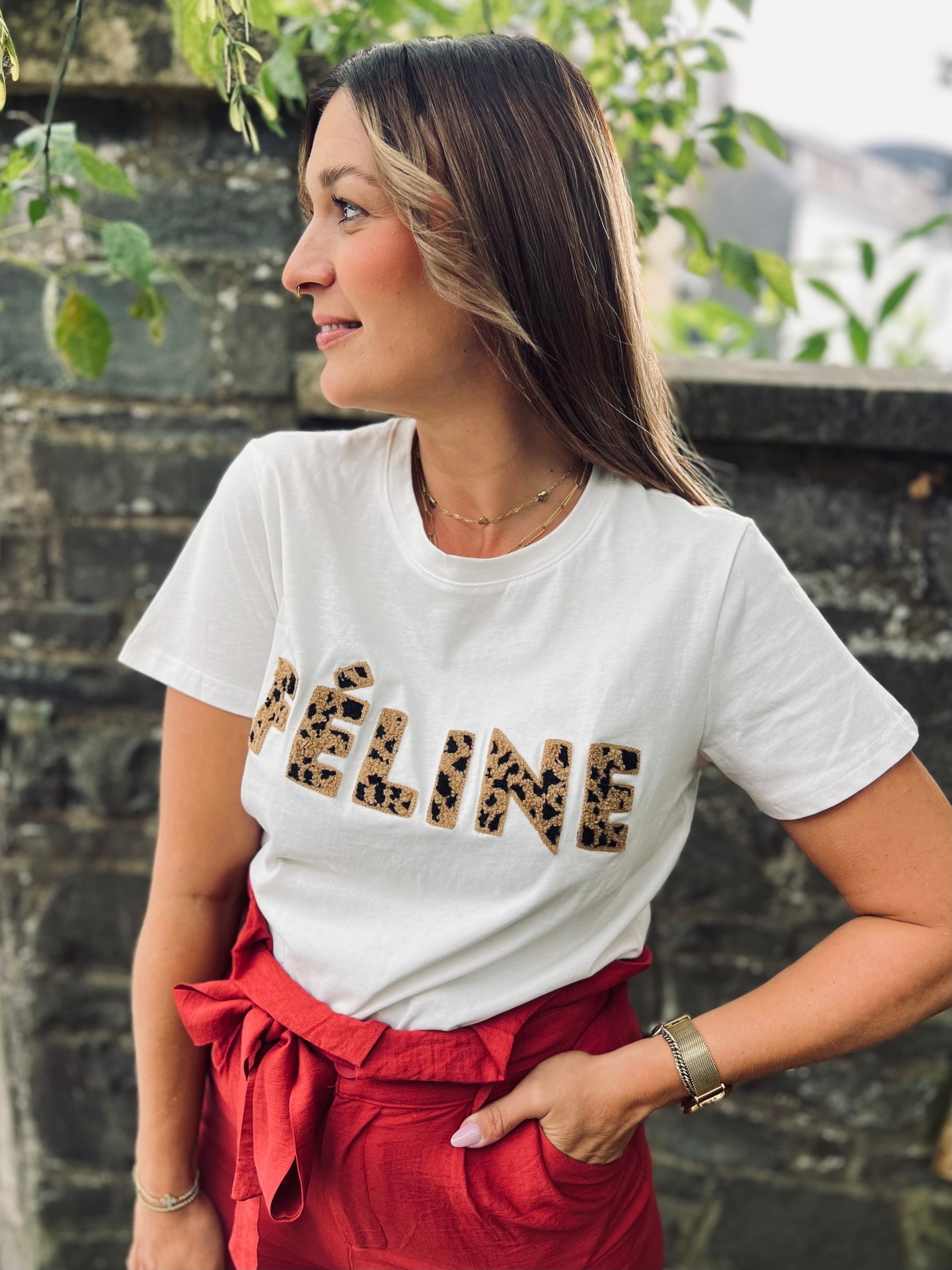 Notre t-shirt « FÉLINE » blanc