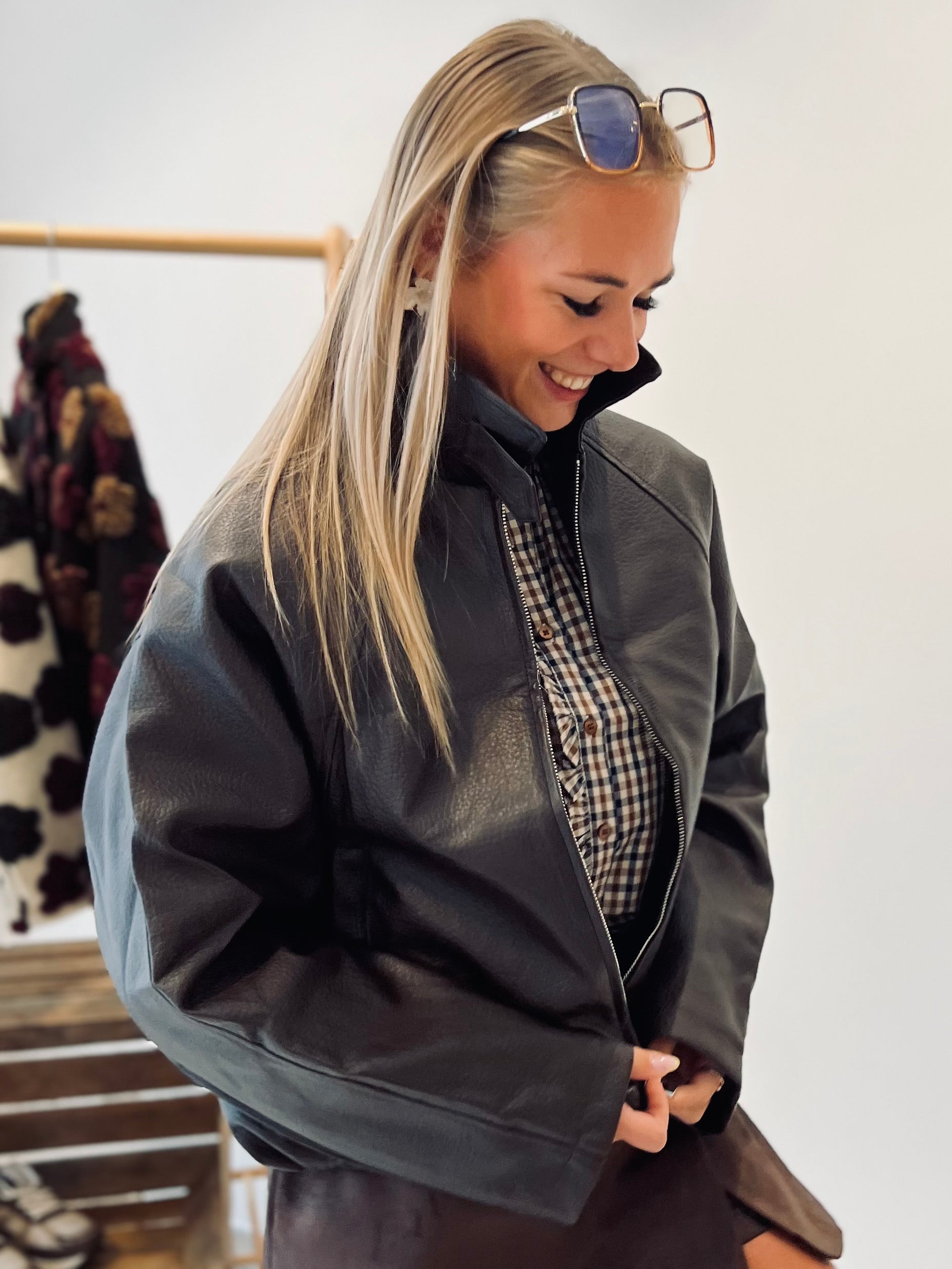 LA VESTE INÈS
