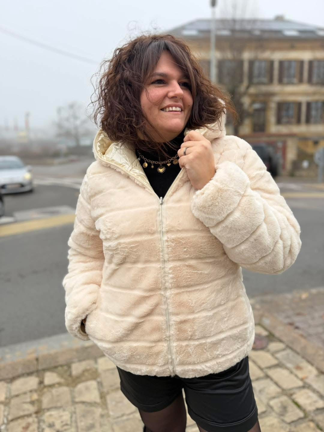 Notre manteau court KARLA beige