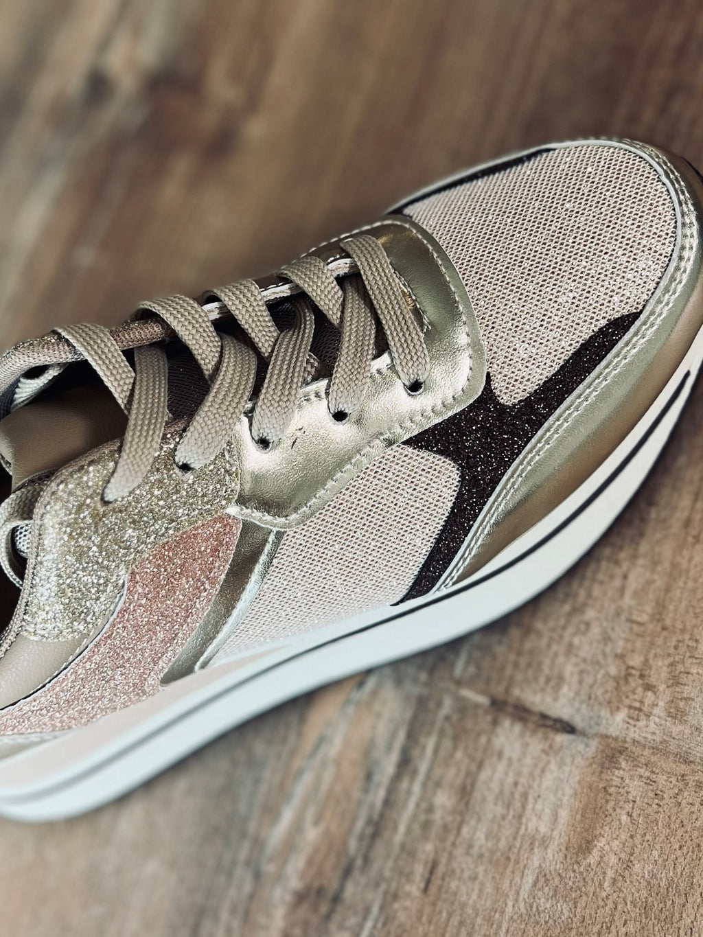 Nos baskets NOVA taupe
