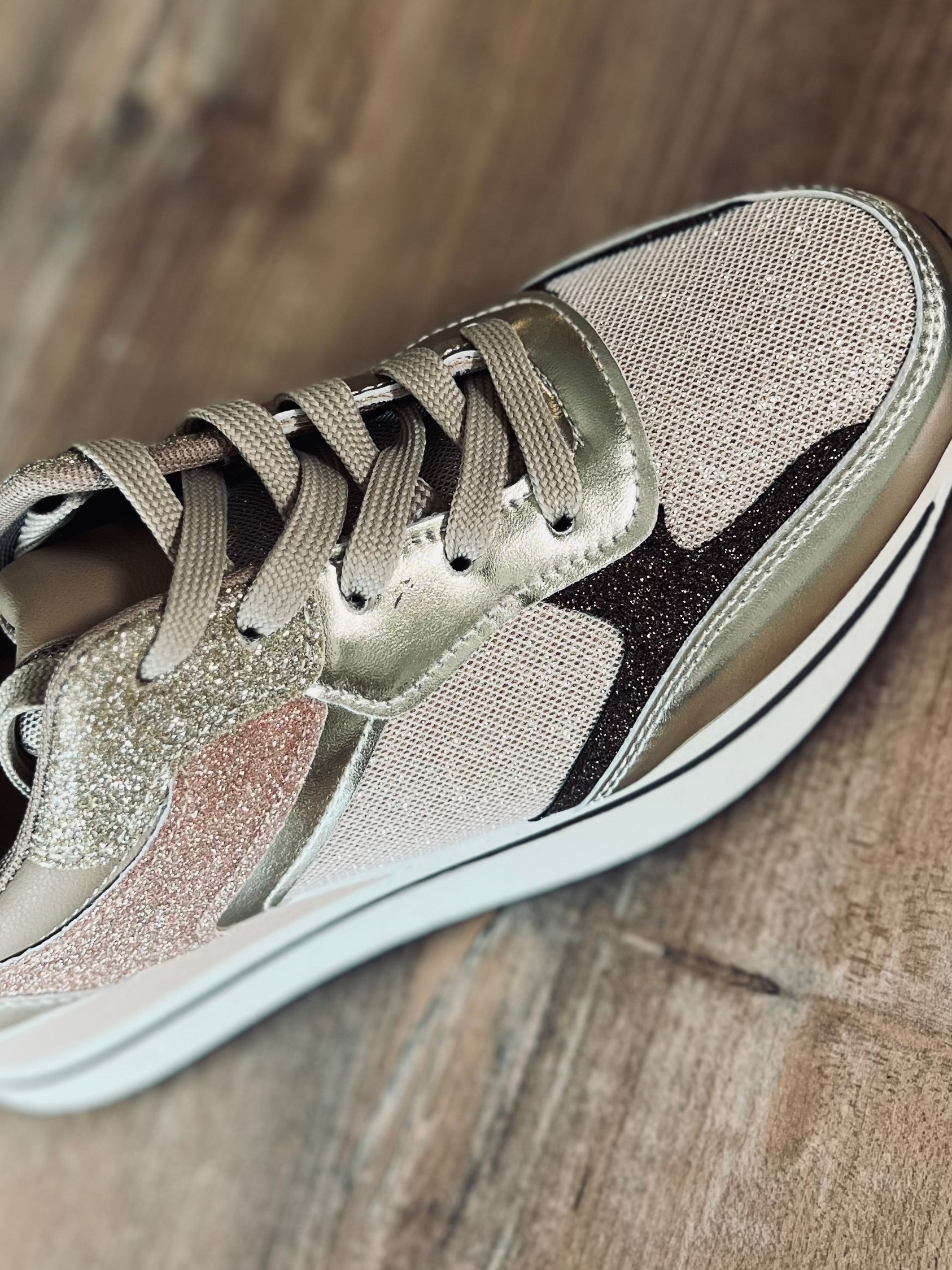 Nos baskets NOVA taupe