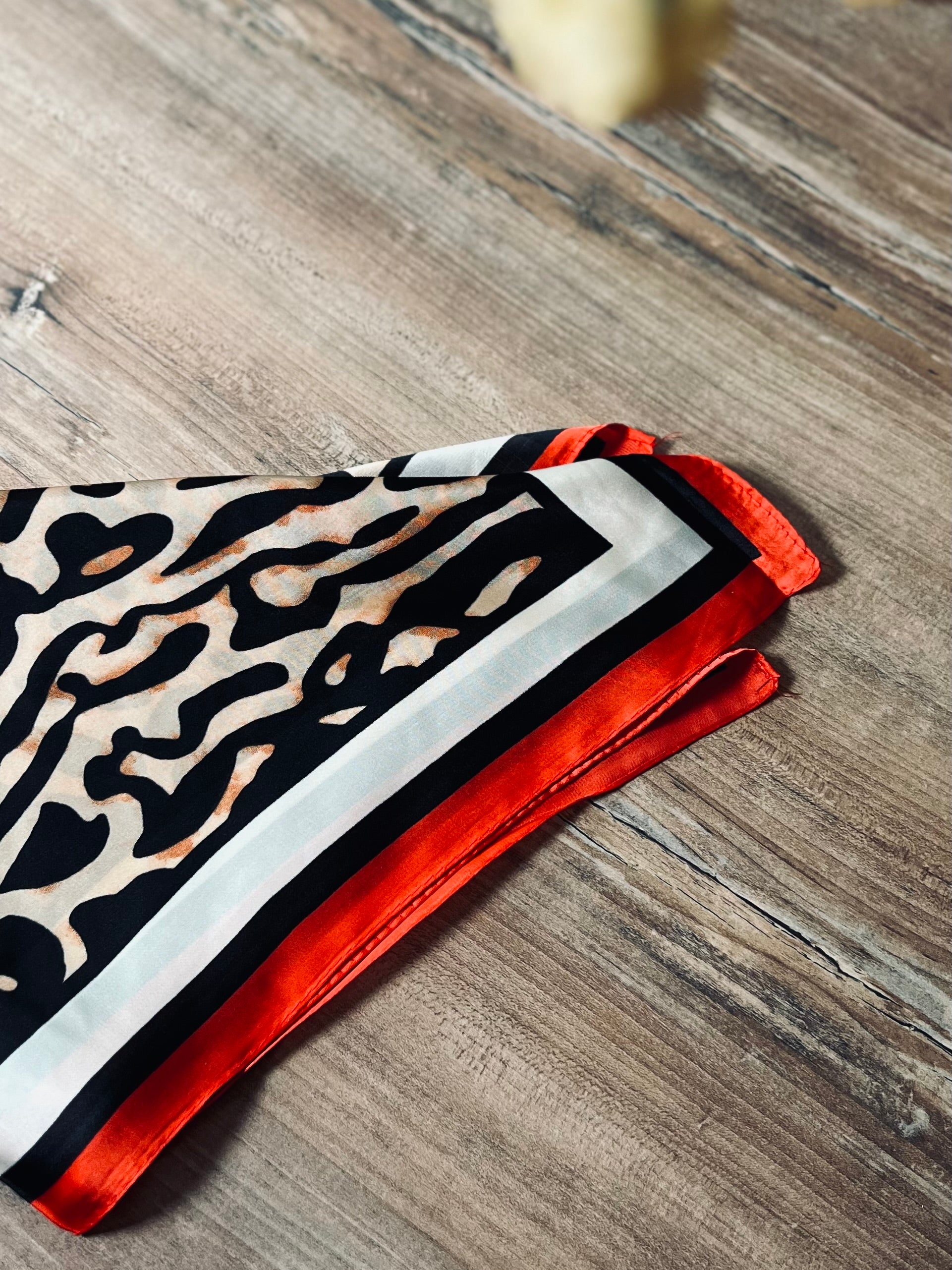 Notre foulard ALBA red