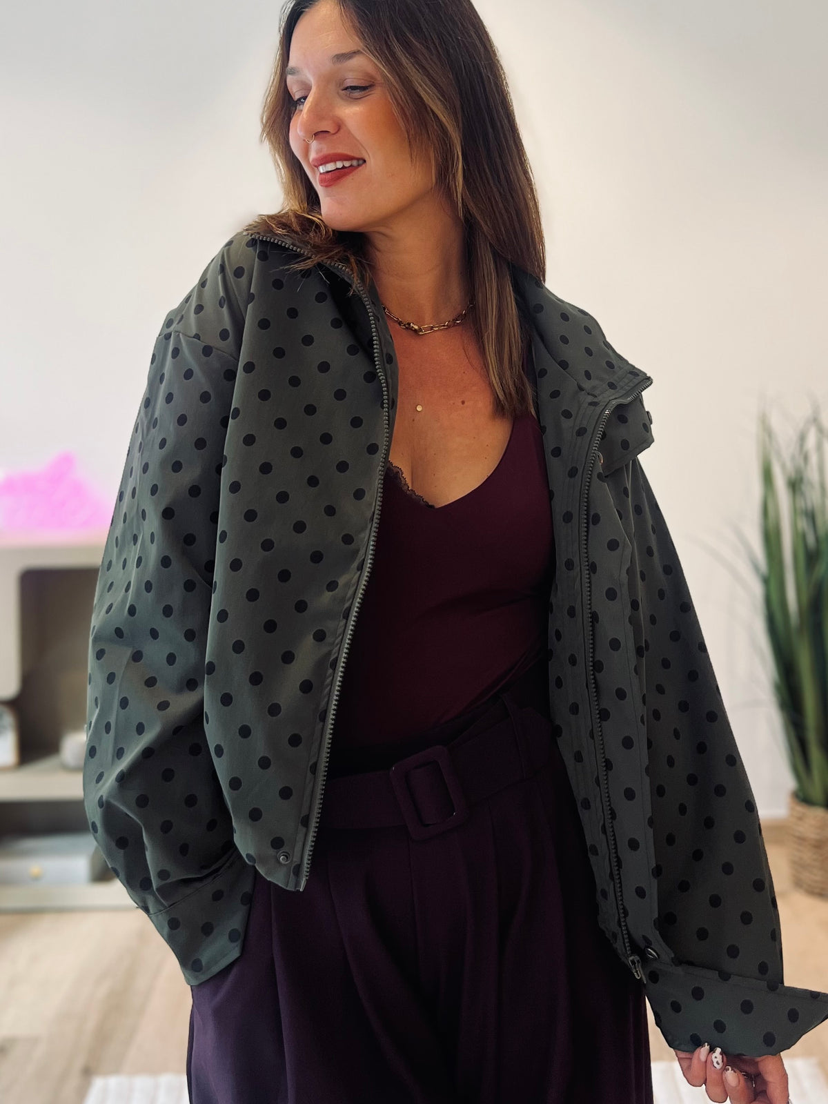LA VESTE MI-SAISON À POIS