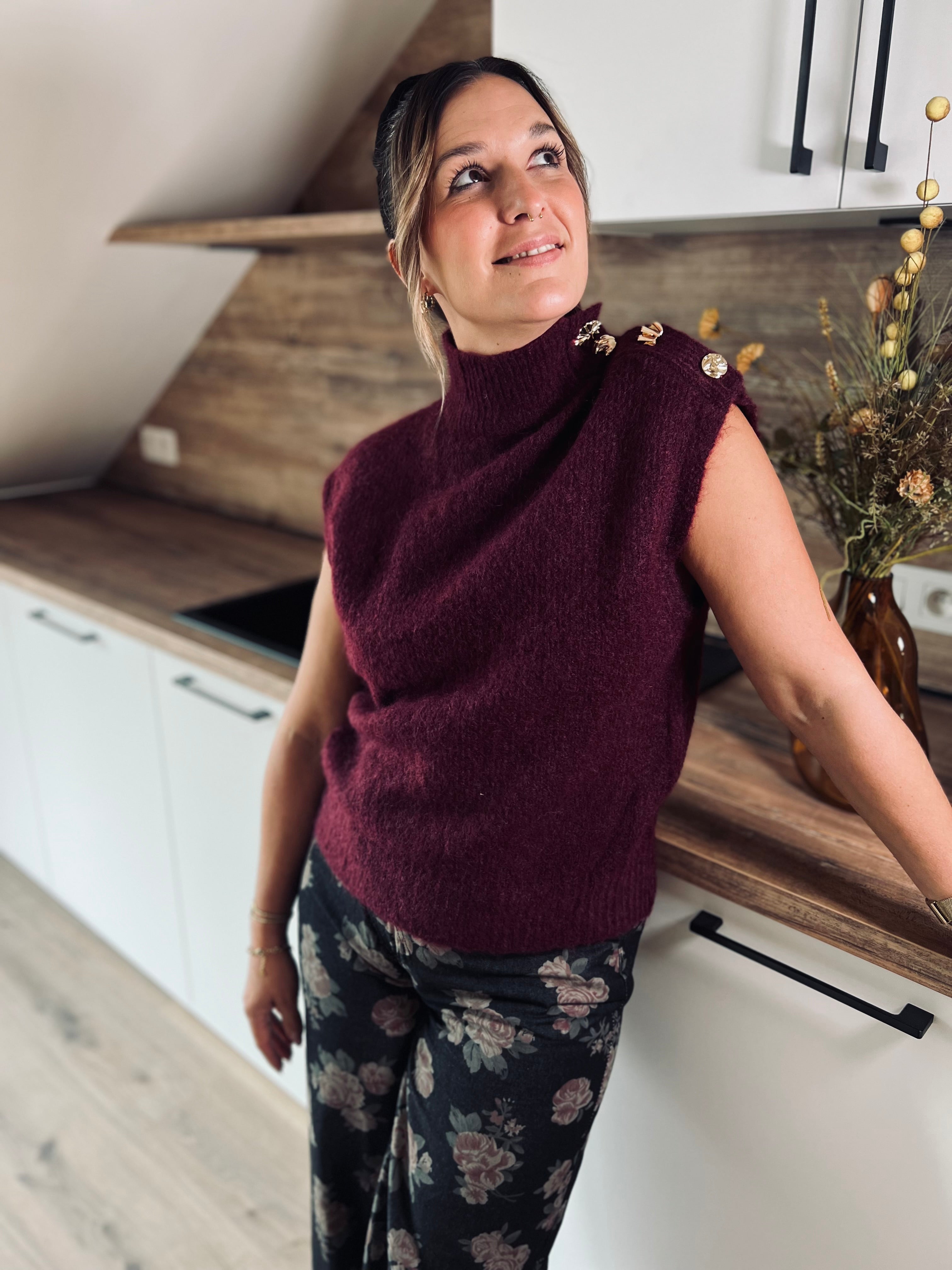 Notre pull sans manches KAORI bordeaux