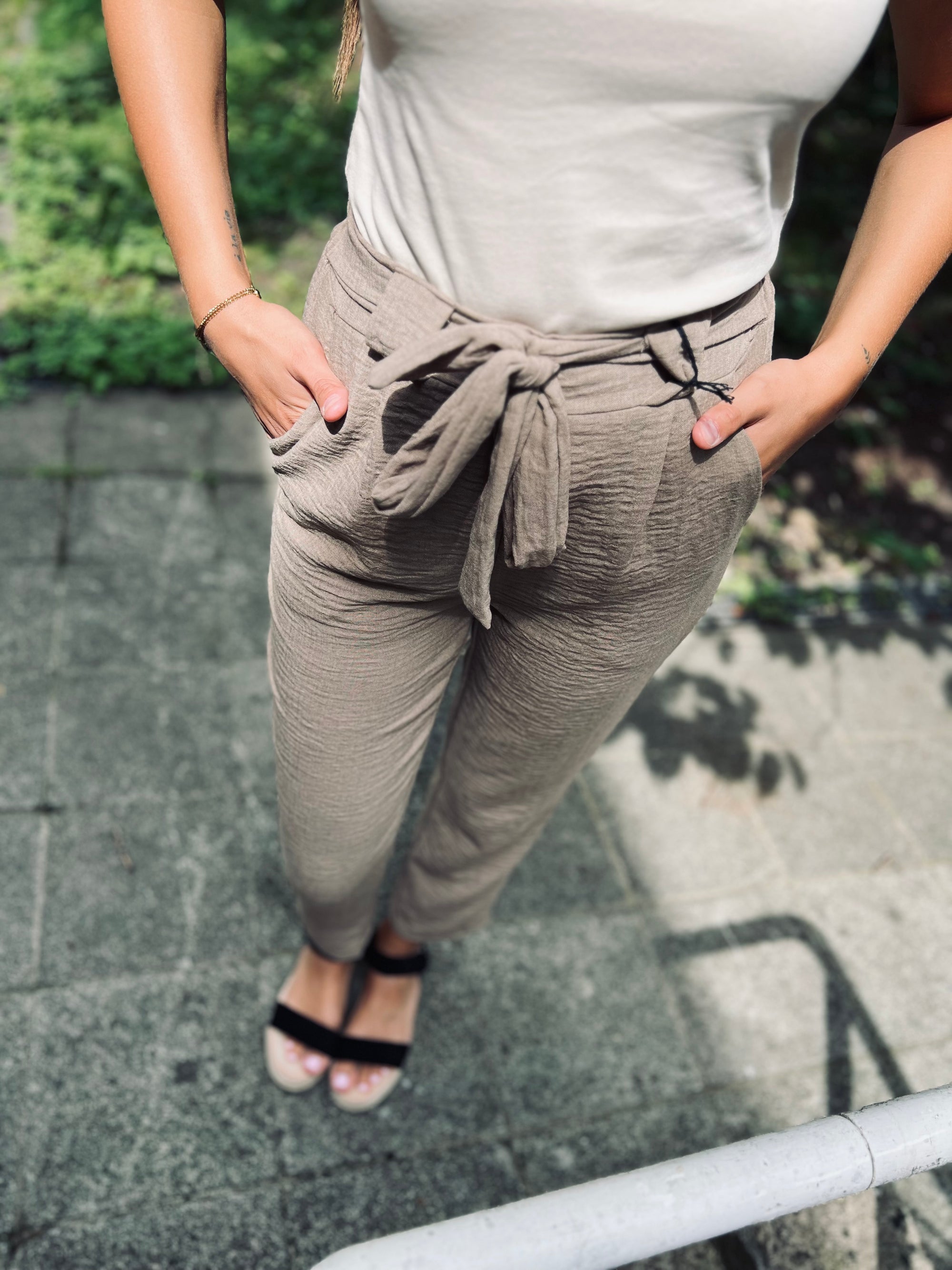 Notre pantalon LARA taupe