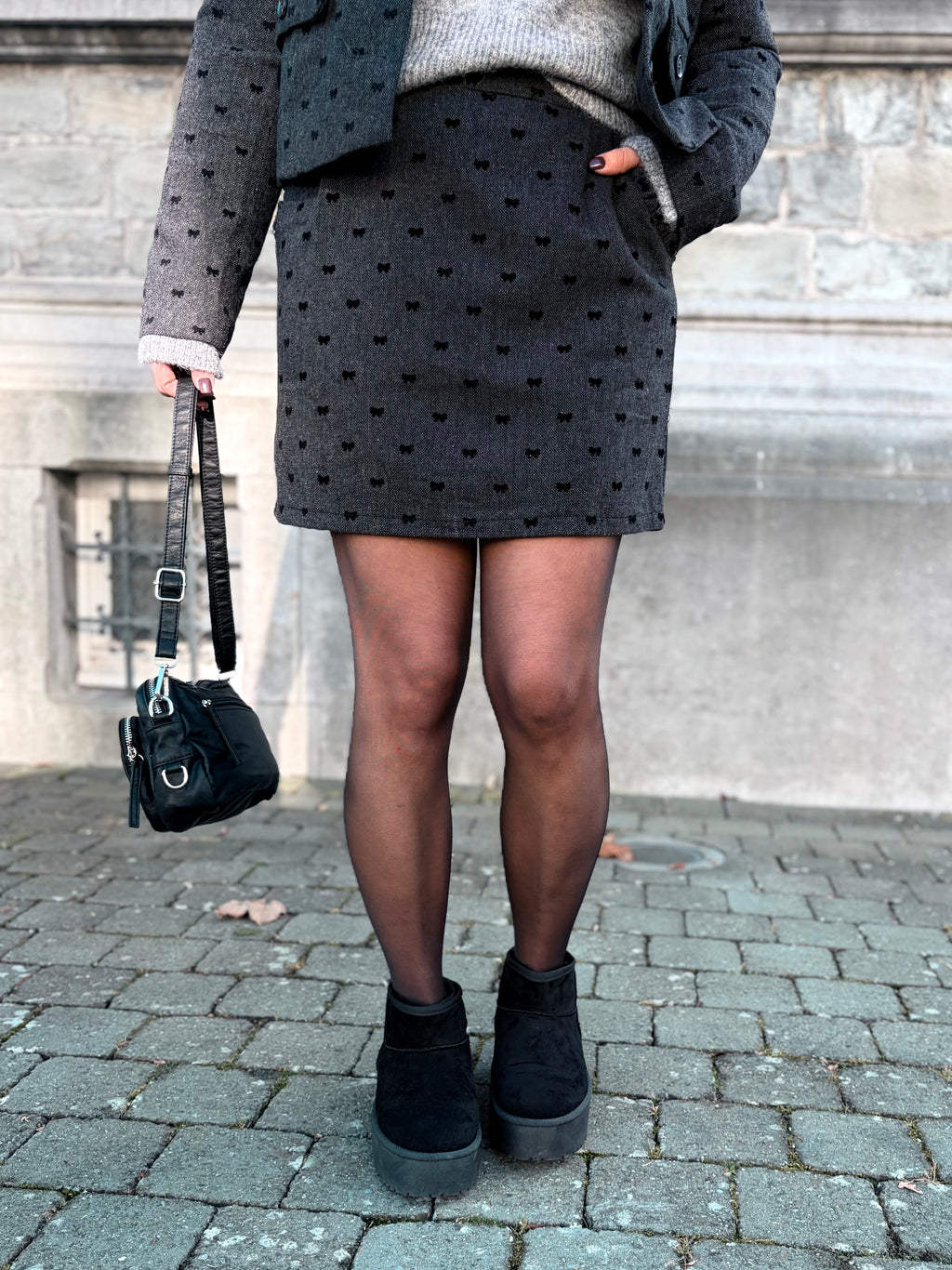 Notre jupe KIYA gris foncé