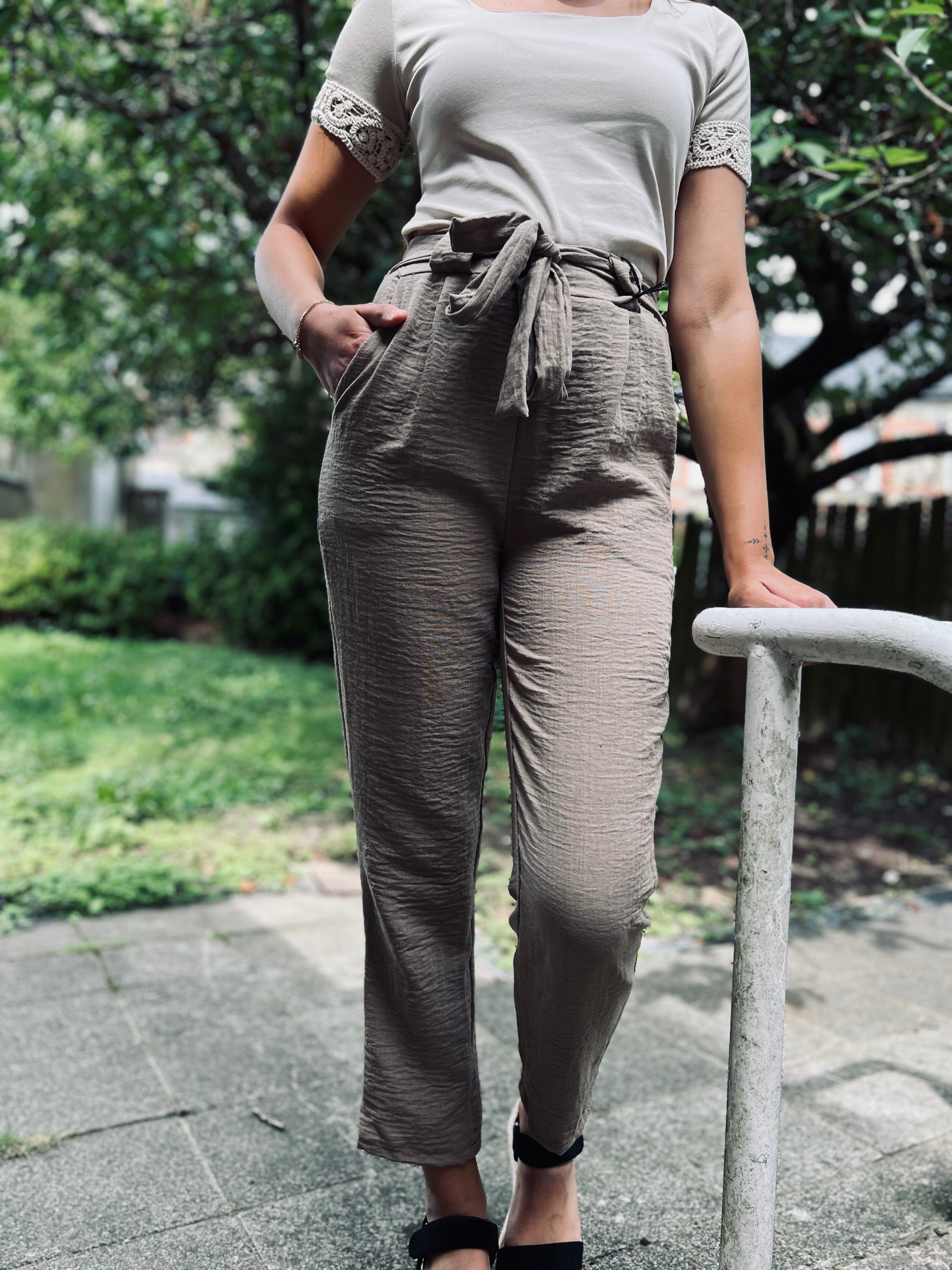 Notre pantalon LARA taupe