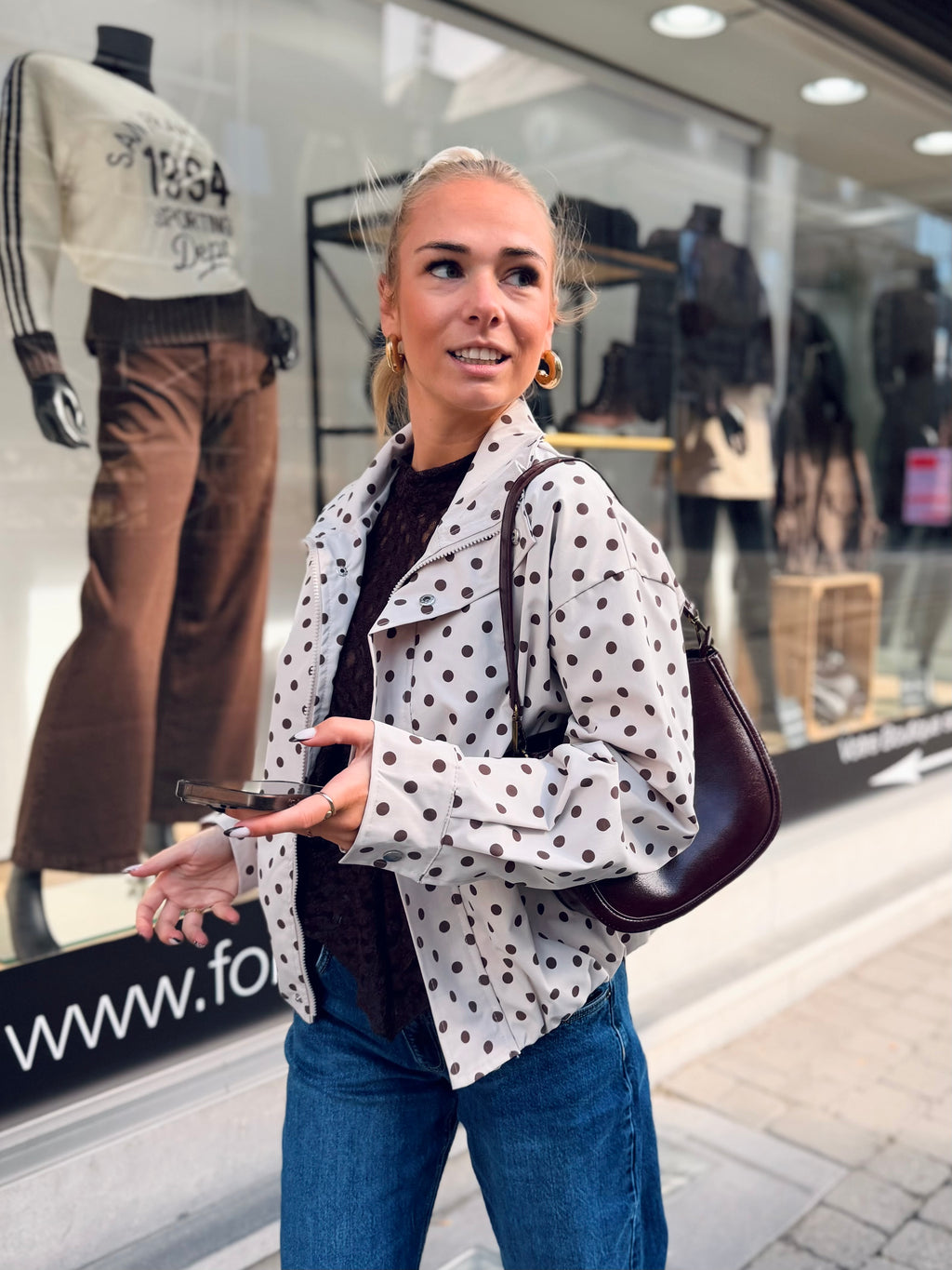 LA VESTE À POIS