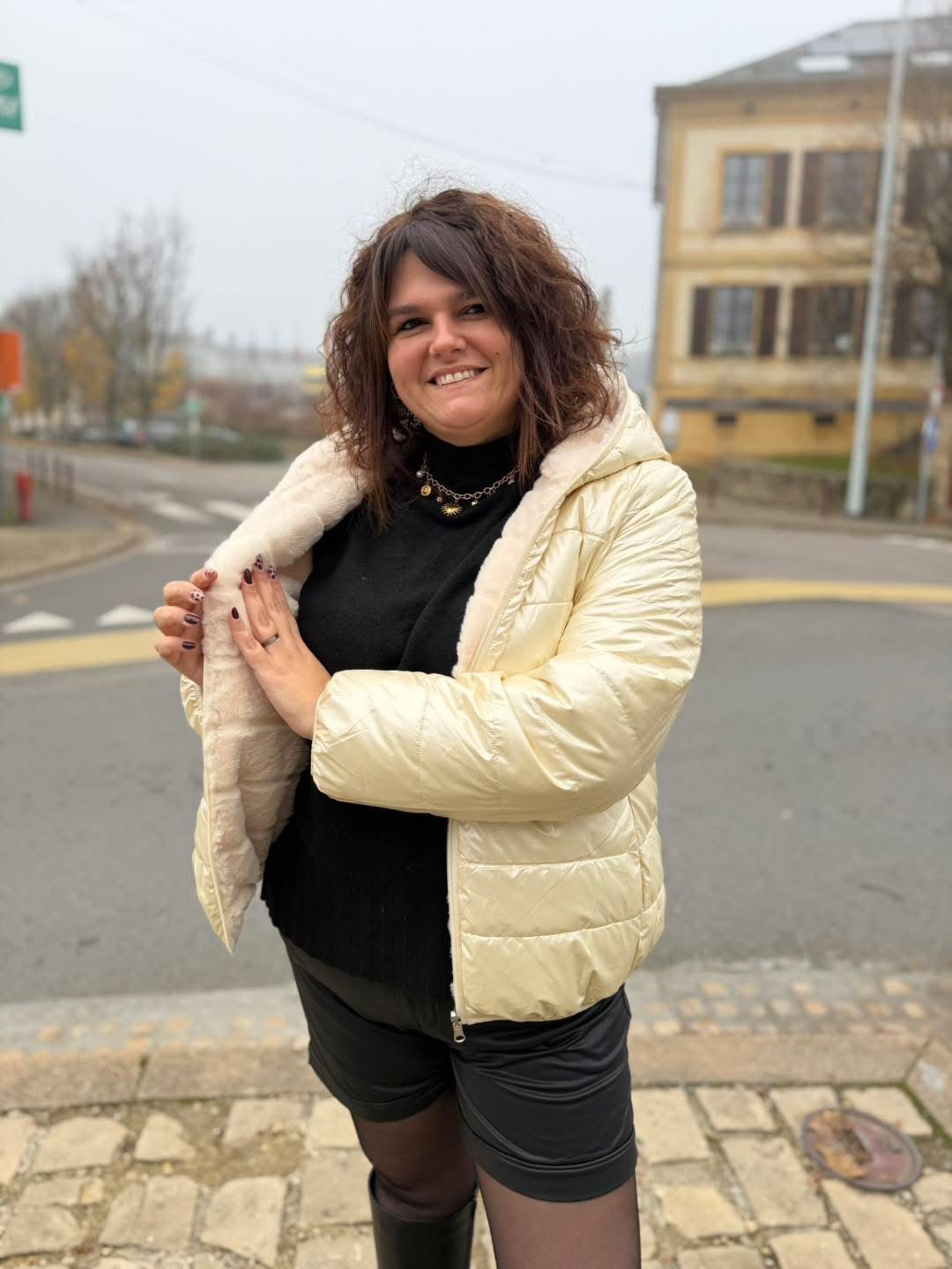 Notre manteau court KARLA beige