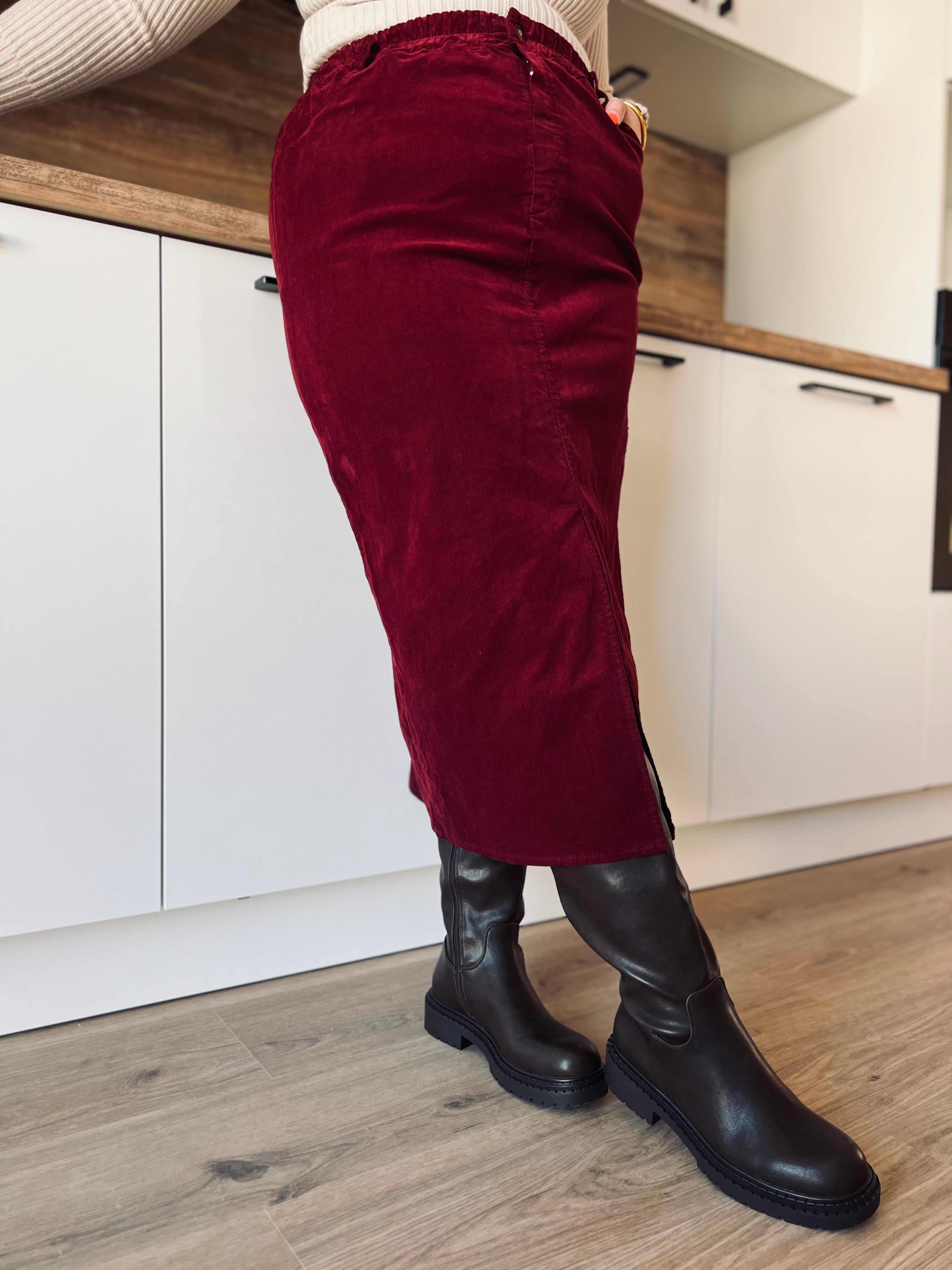 Notre jupe longue velours KIARA bordeaux