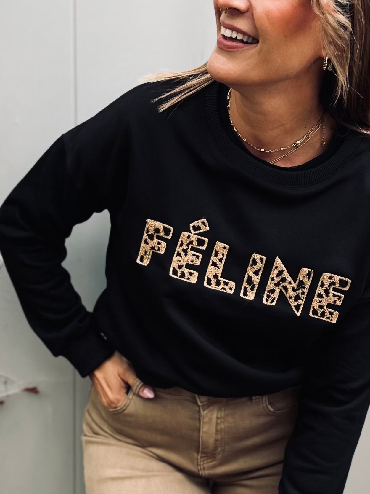 Notre Sweat « FÉLINE » noir