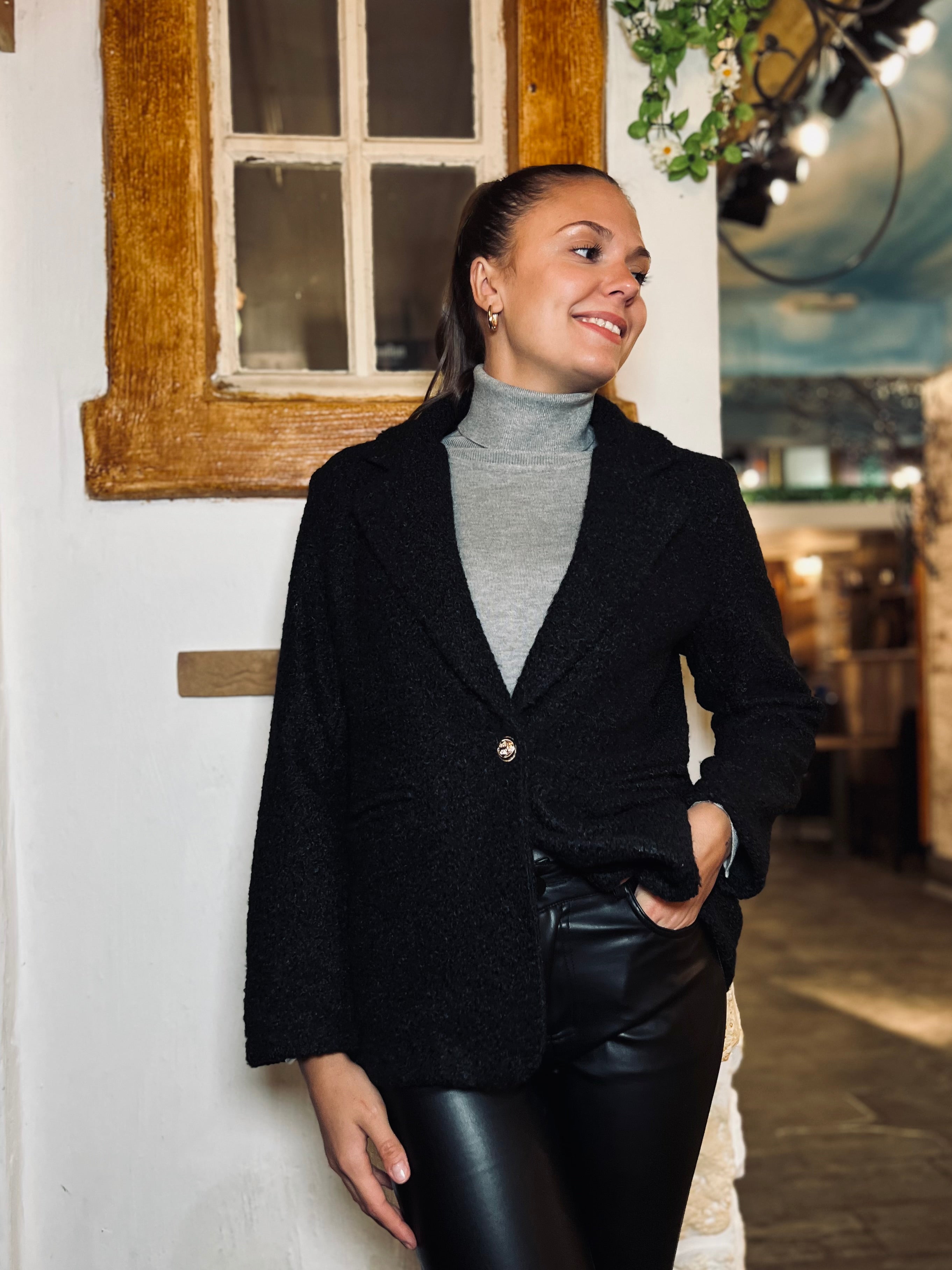 Notre veste KLOË noire