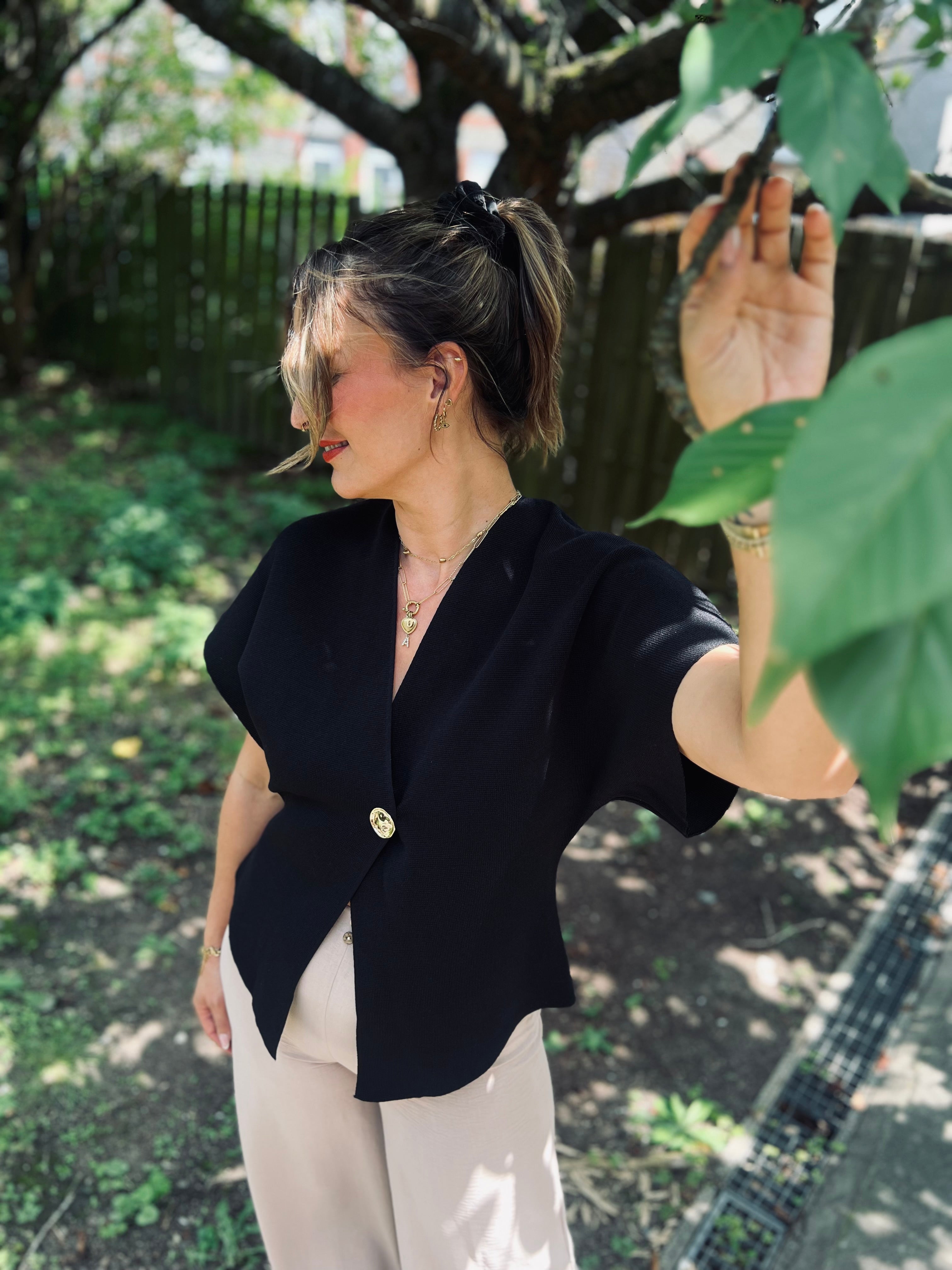 Notre blouse MAËLY noire