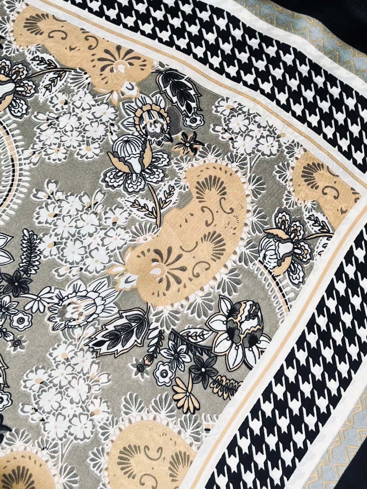 Notre foulard ALBA ocre